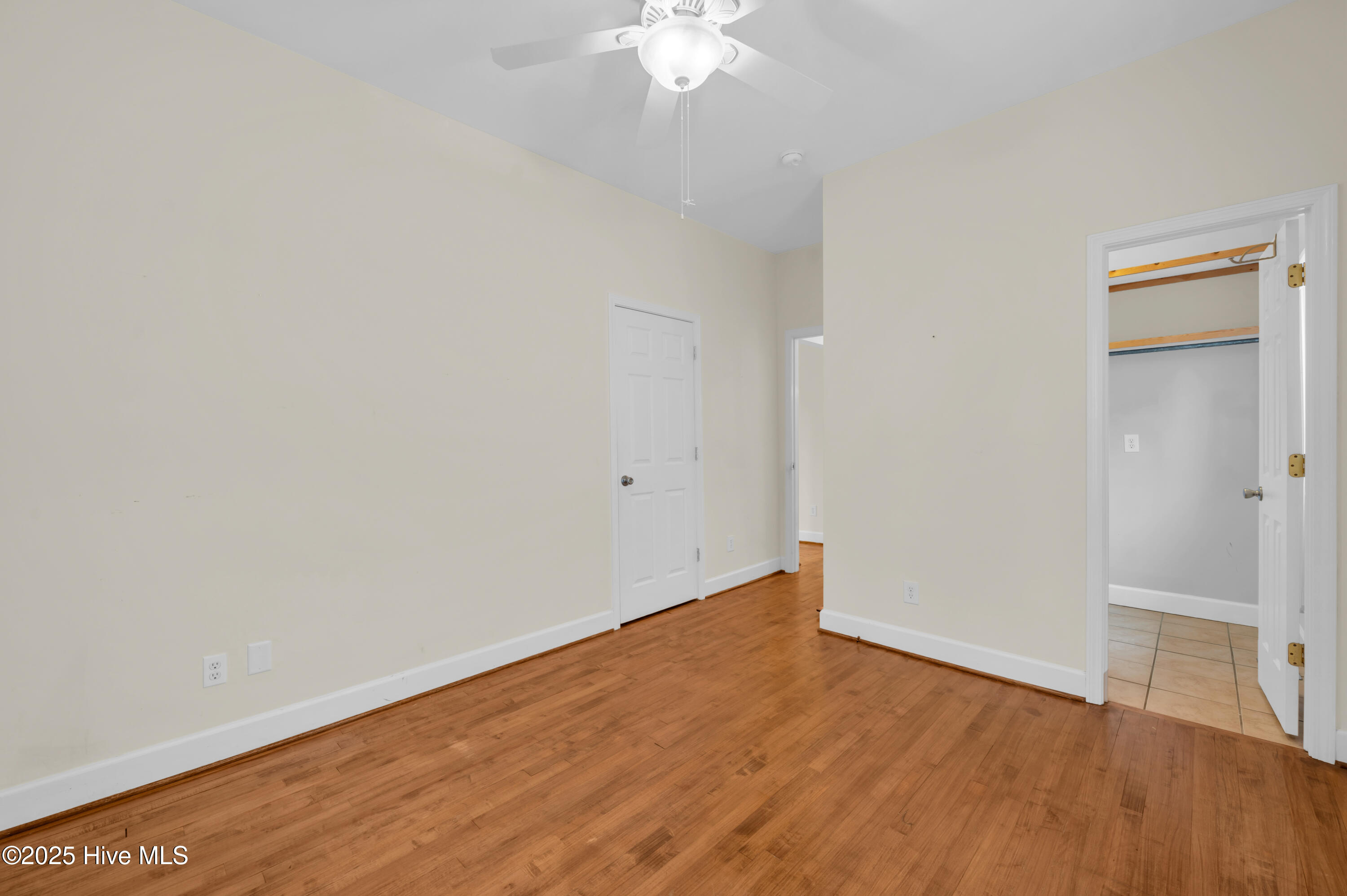 100543945 | Photo 18