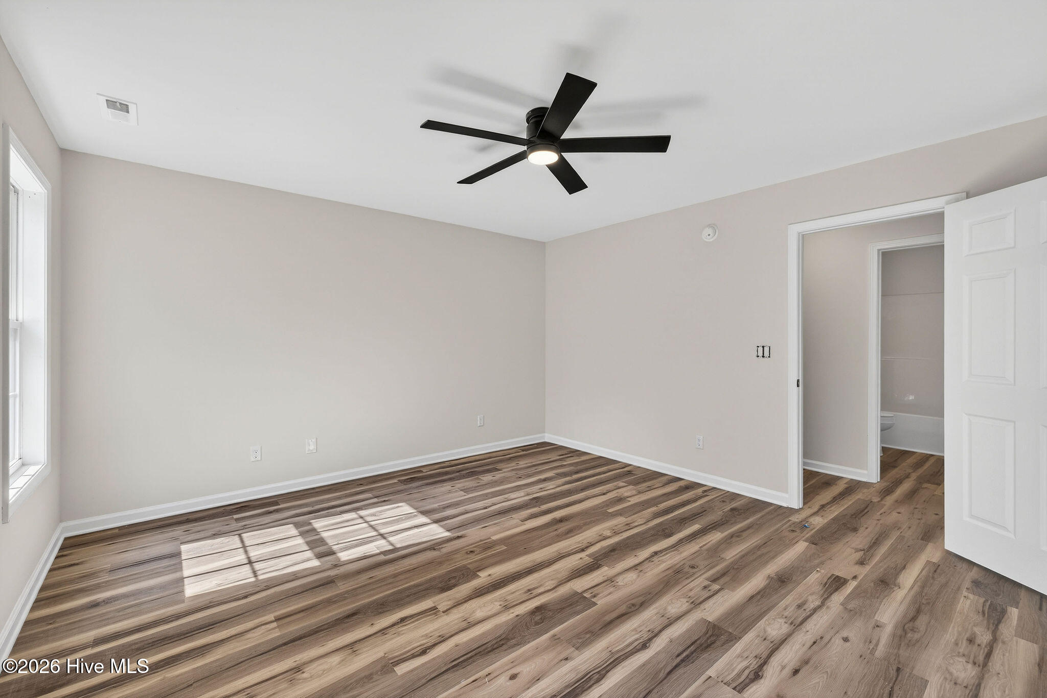 100562659 | Photo 19