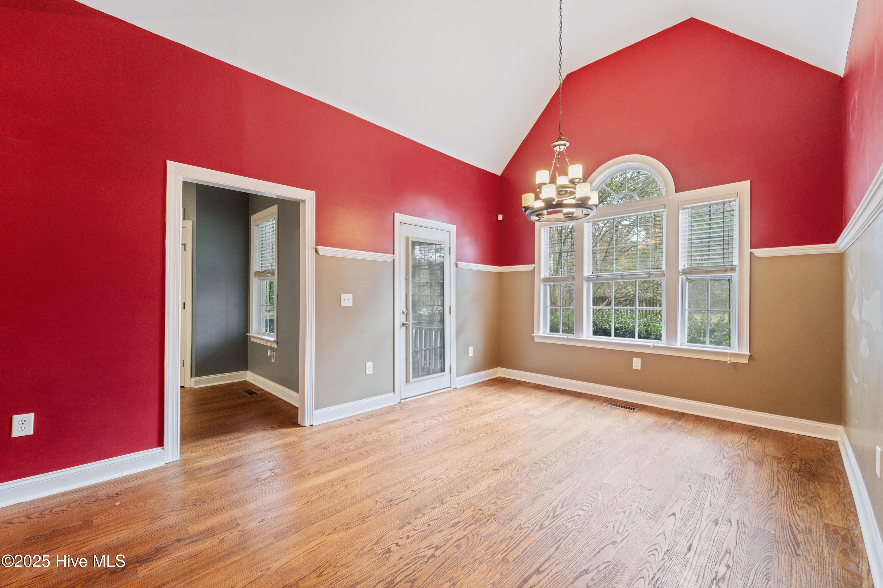 100544127 | Photo 10