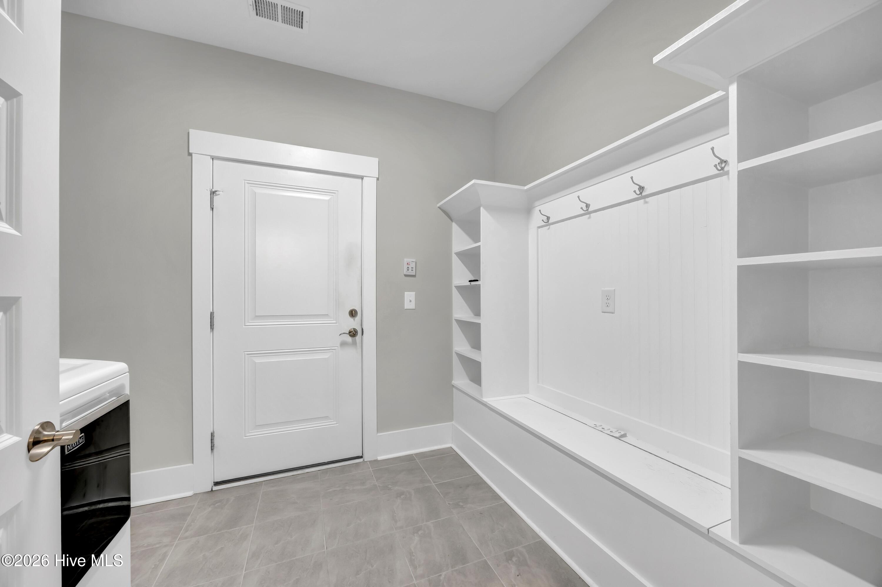 100547699 | Photo 19