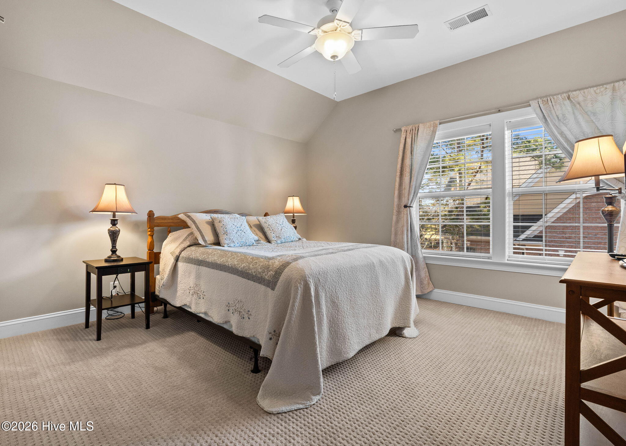 100553770 | Photo 38