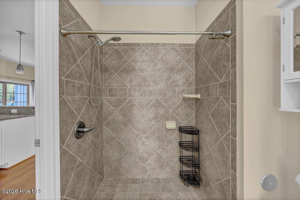 100561557 | Photo 17