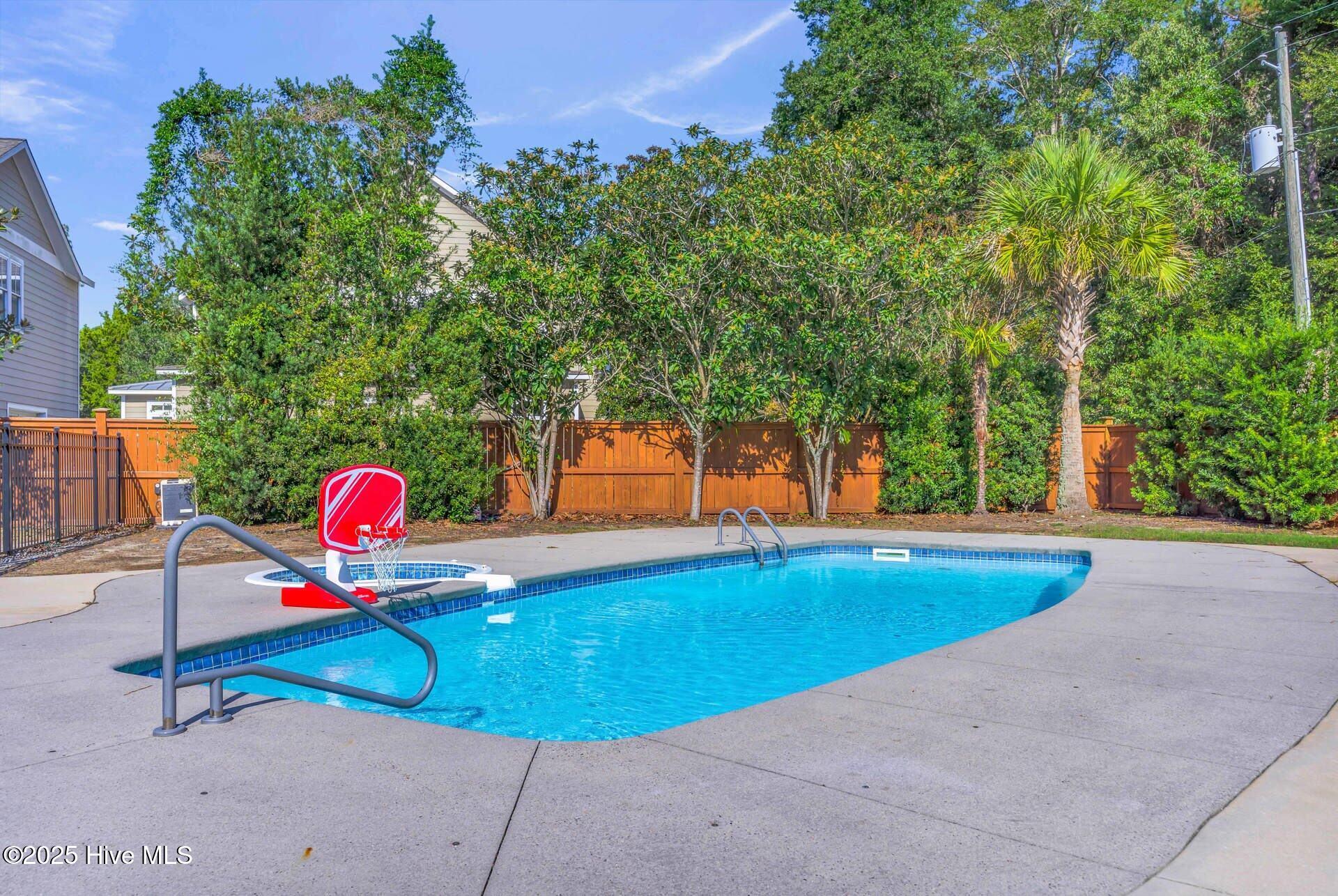 100532167 | Photo 57