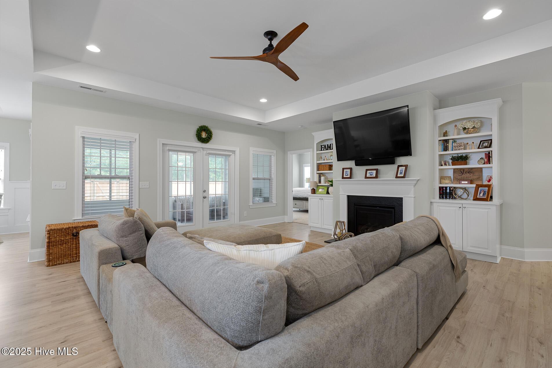 BrownPelican5744-4LRShaneL33A4334-CR2