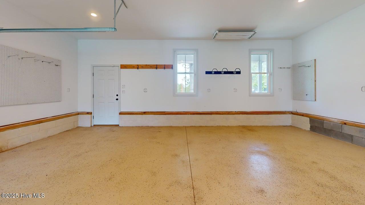 100502870 | Photo 50