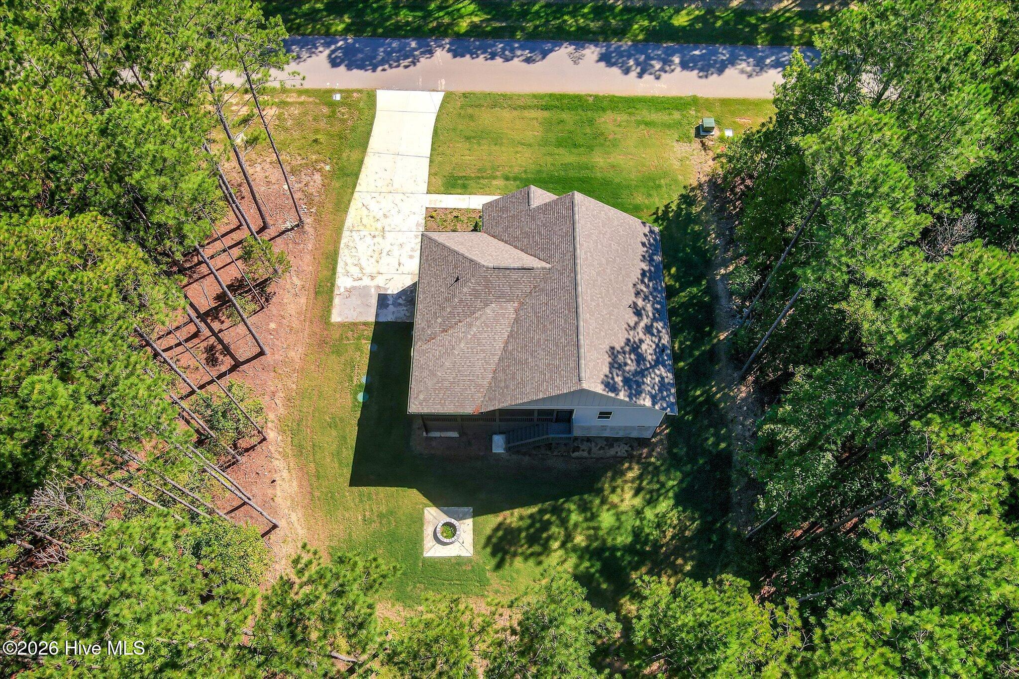 1165 Watersedge Cove is a beautiful, 4bd/3.5ba with 1611 sqft on dockable 1.06-ac lot with ample parking.