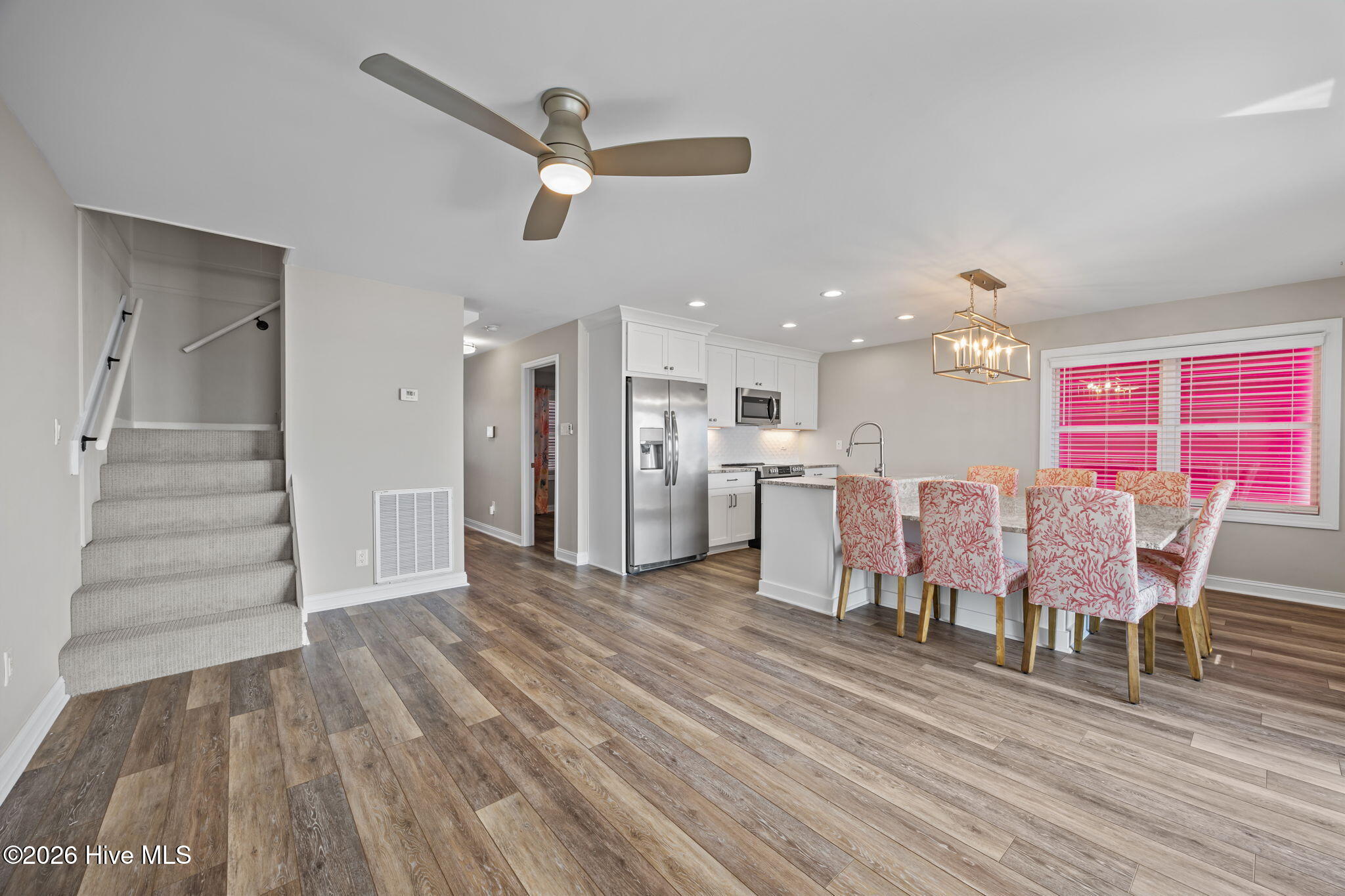 100559652 | Photo 14