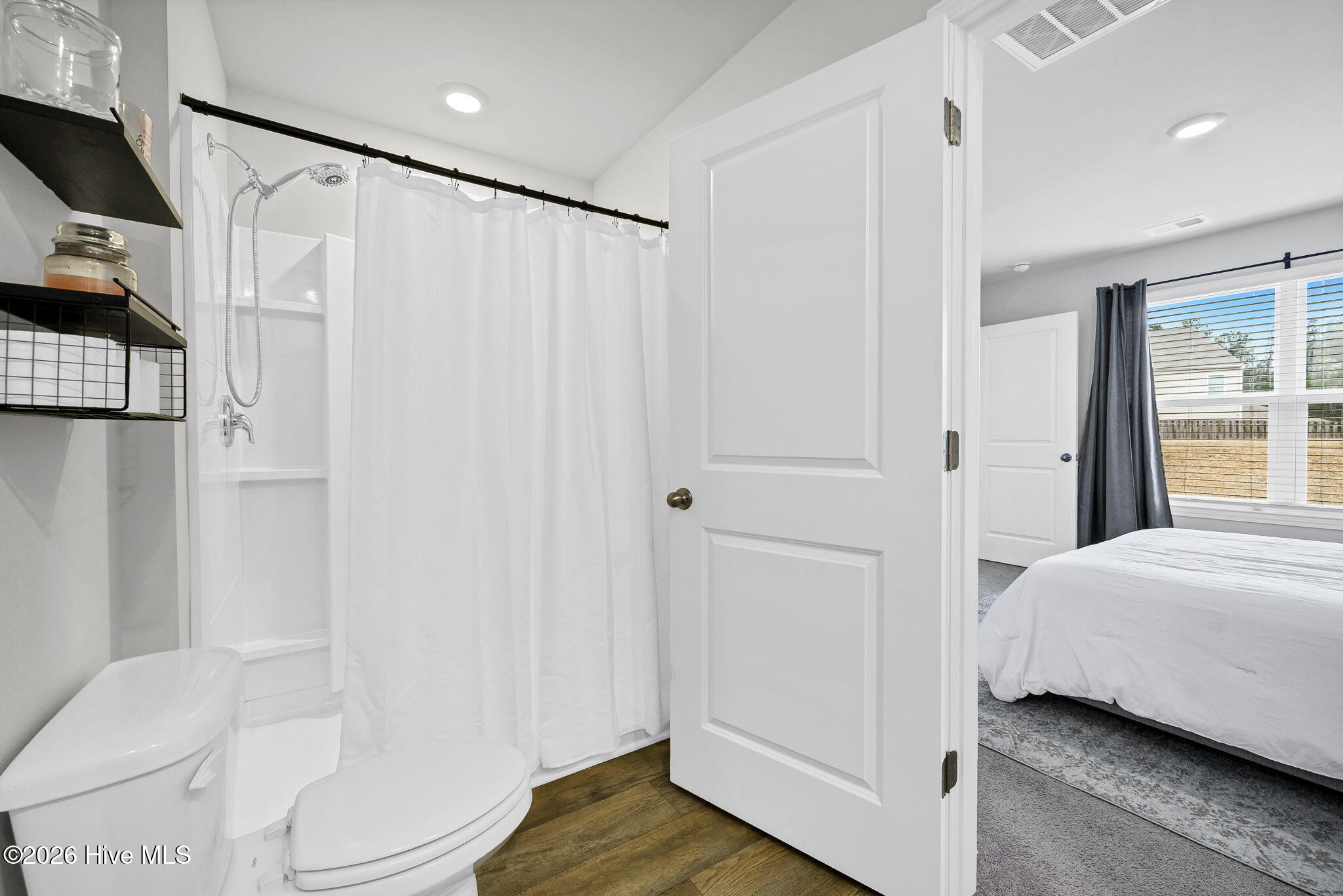 100564781 | Photo 16