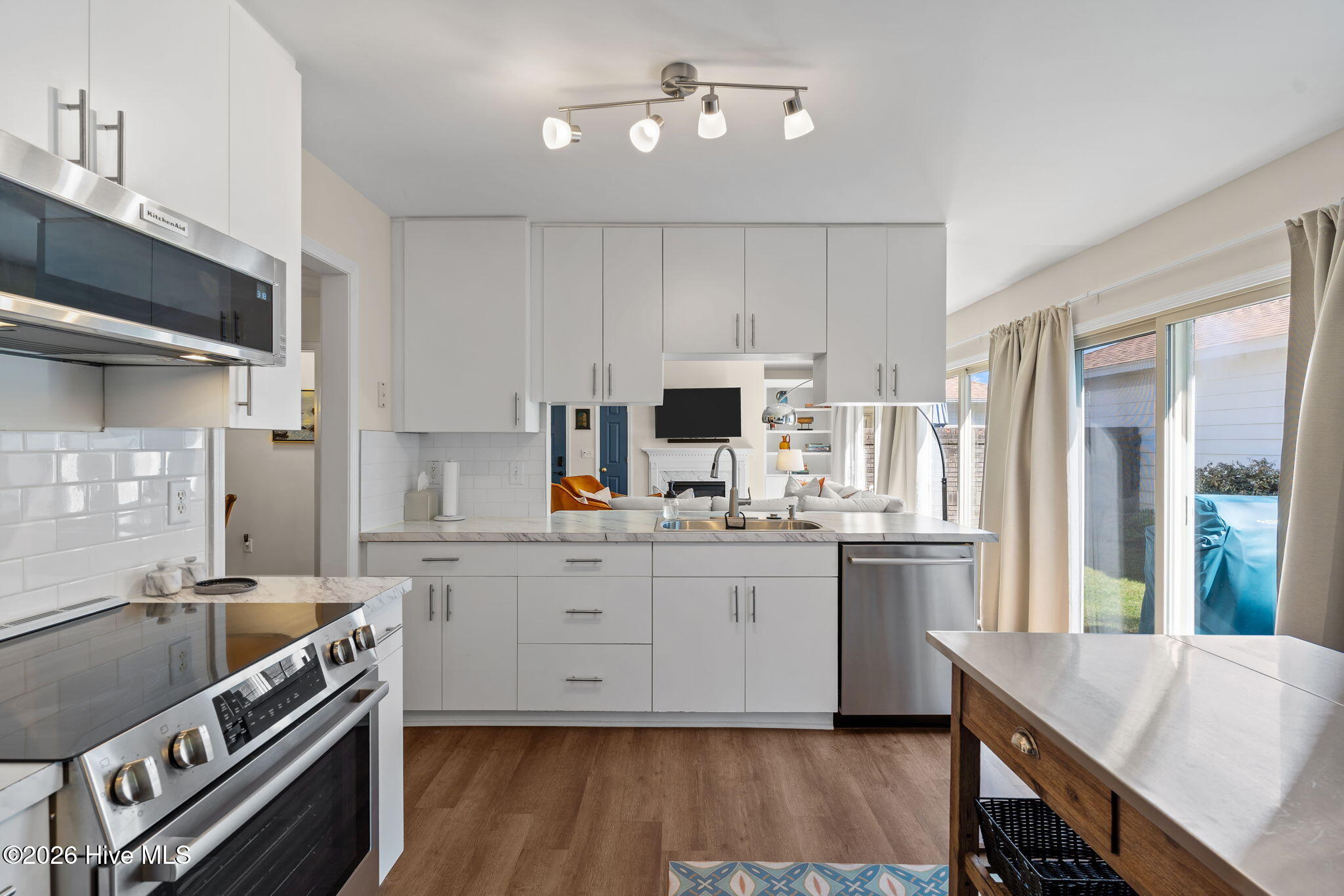 100564364 | Photo 21