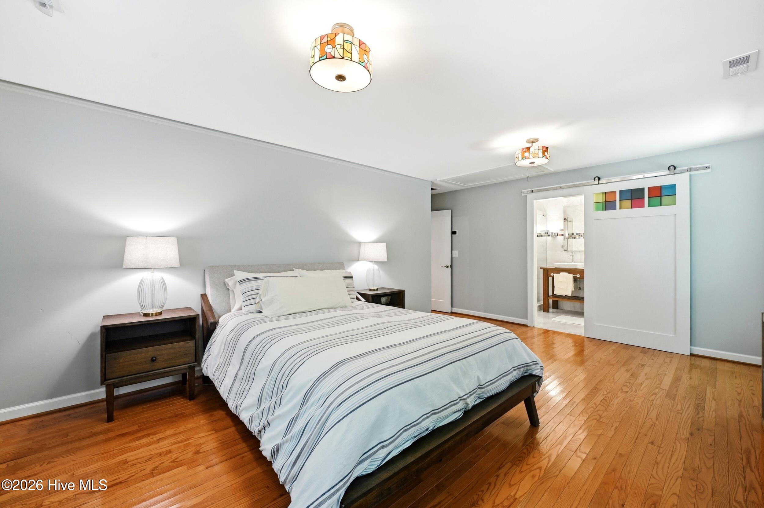 100570431 | Photo 26