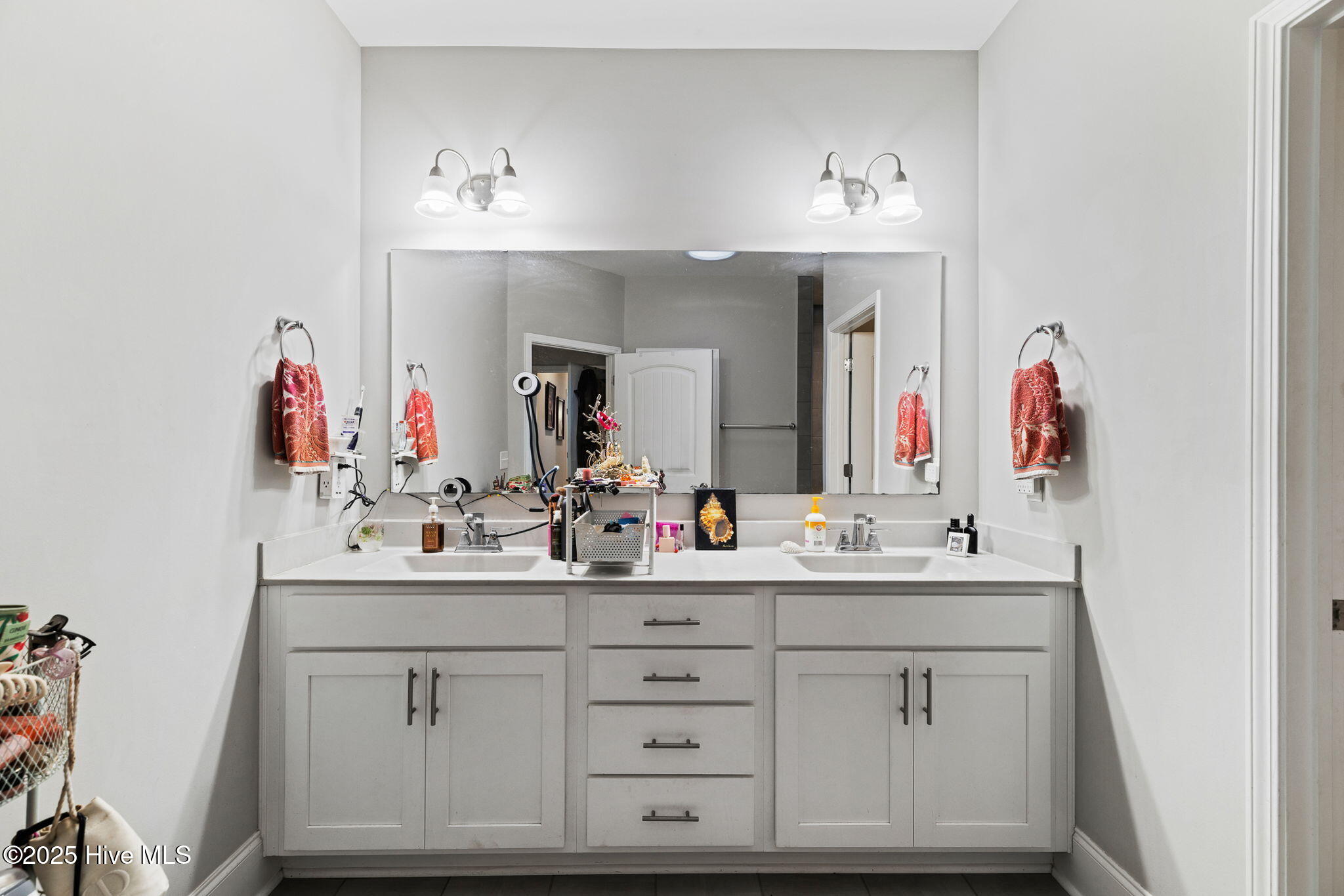 100542385 | Photo 32