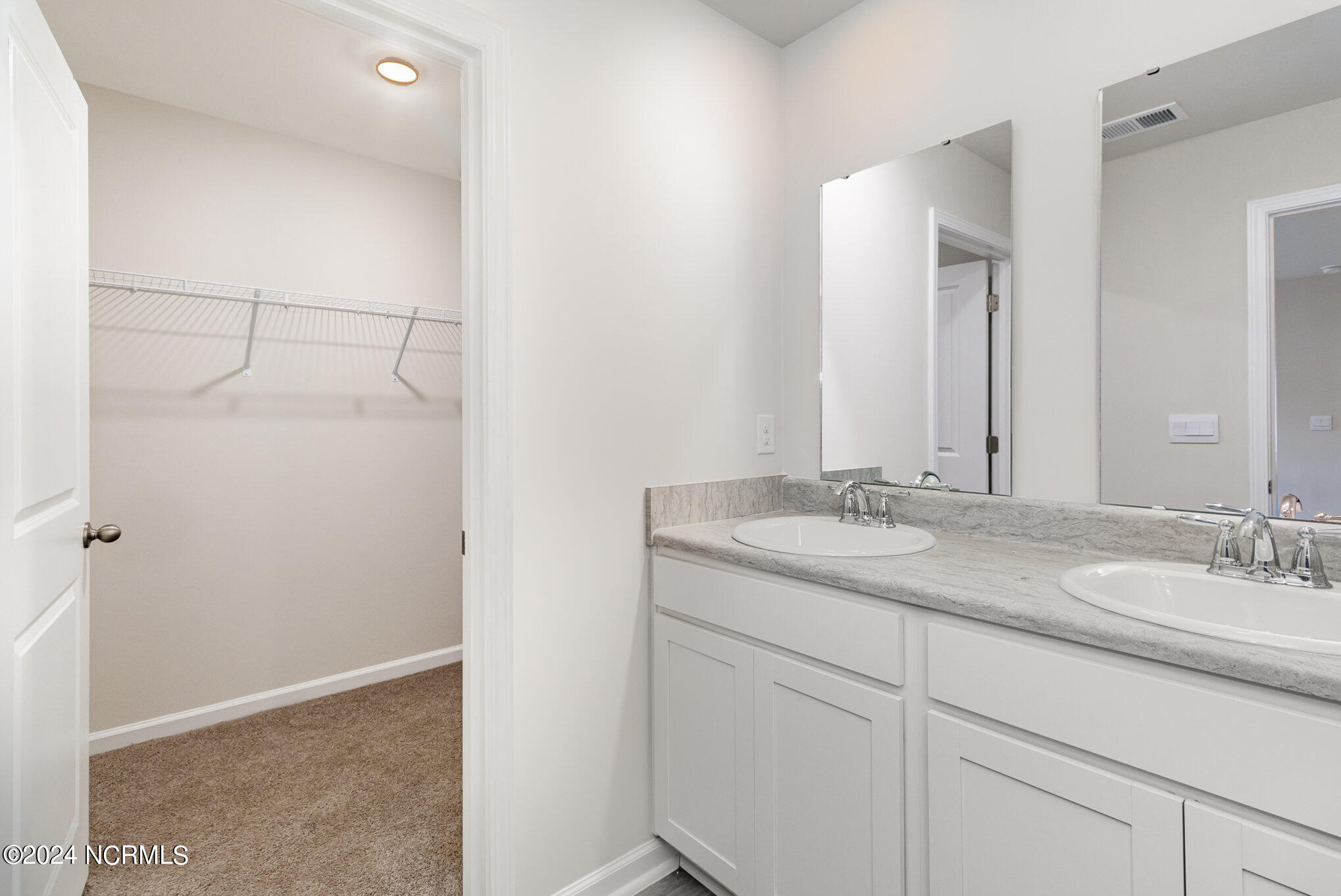 100548926 | Photo 21