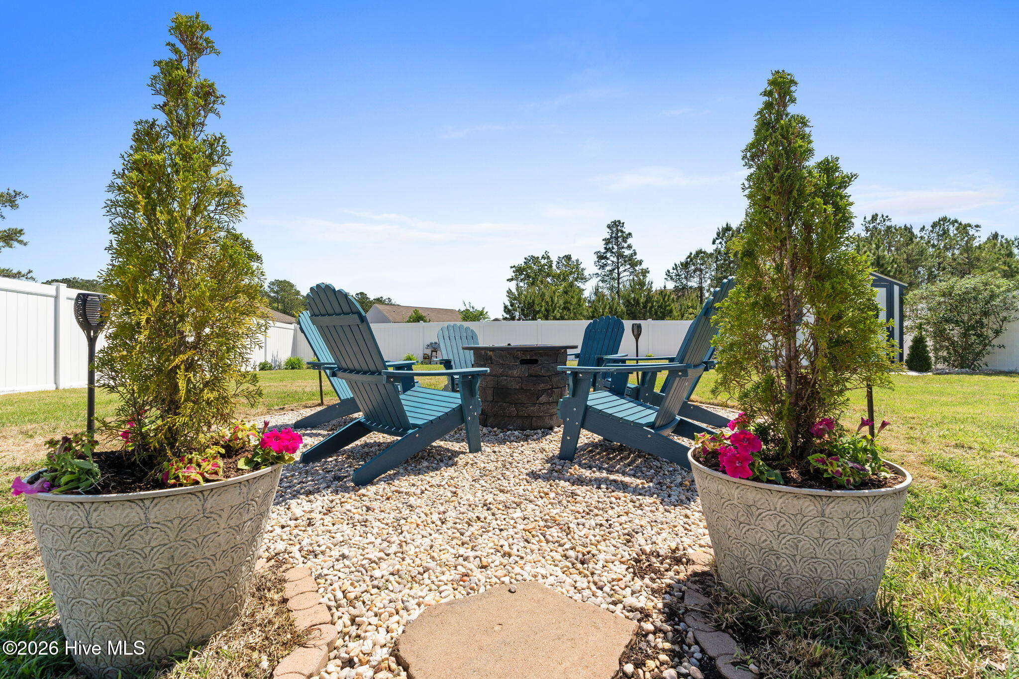 100568064 | Photo 51