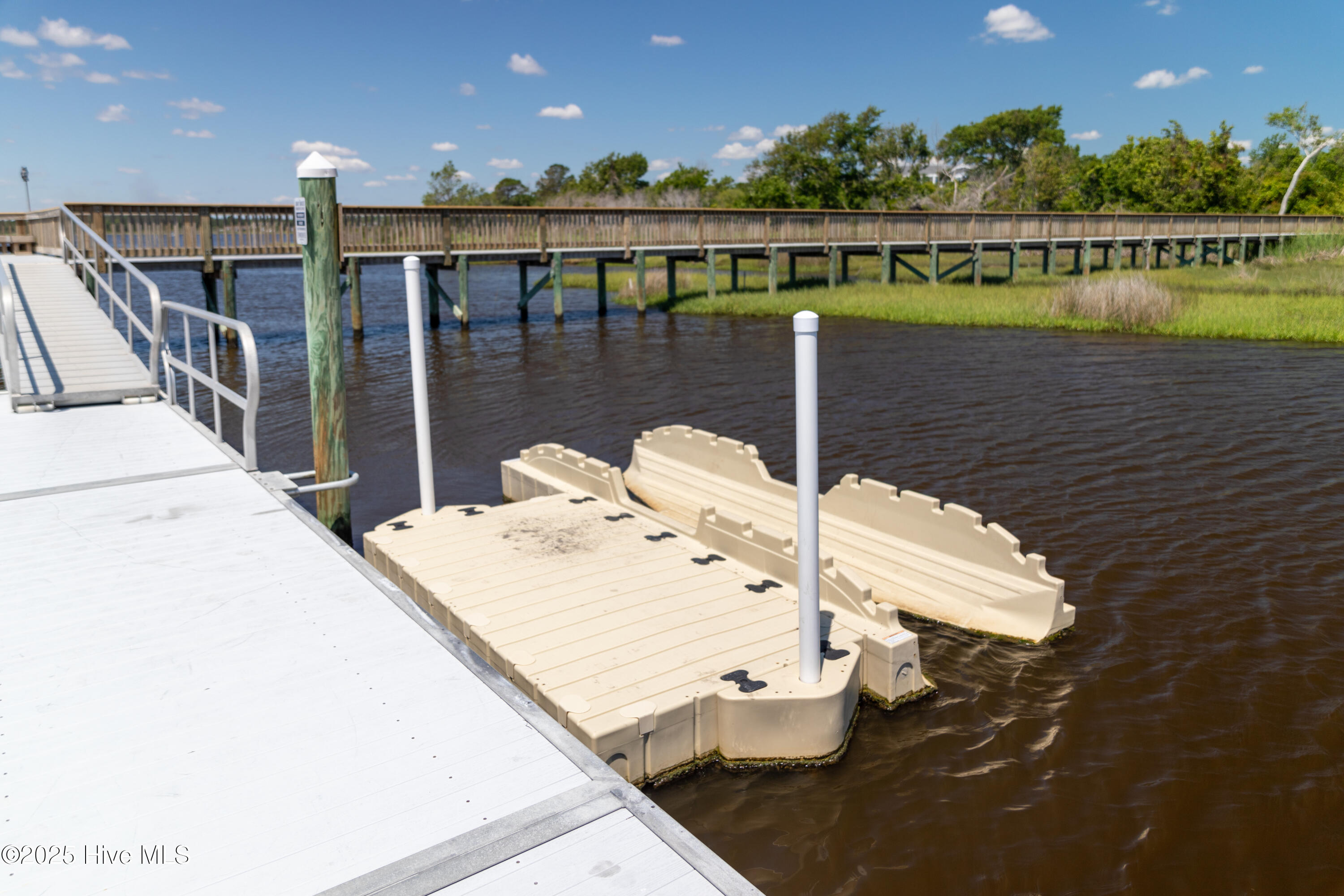 100537185 | Photo 54