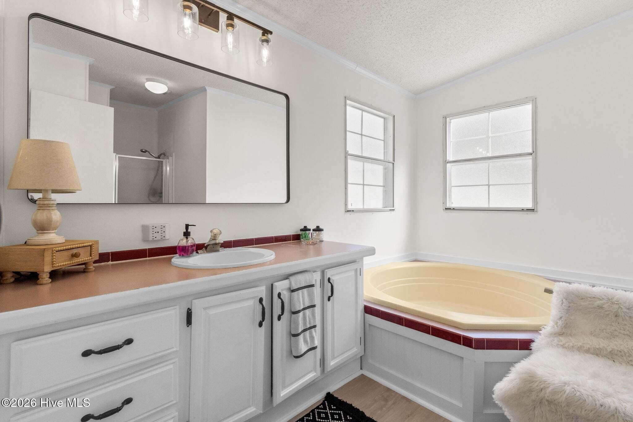 100562957 | Photo 26