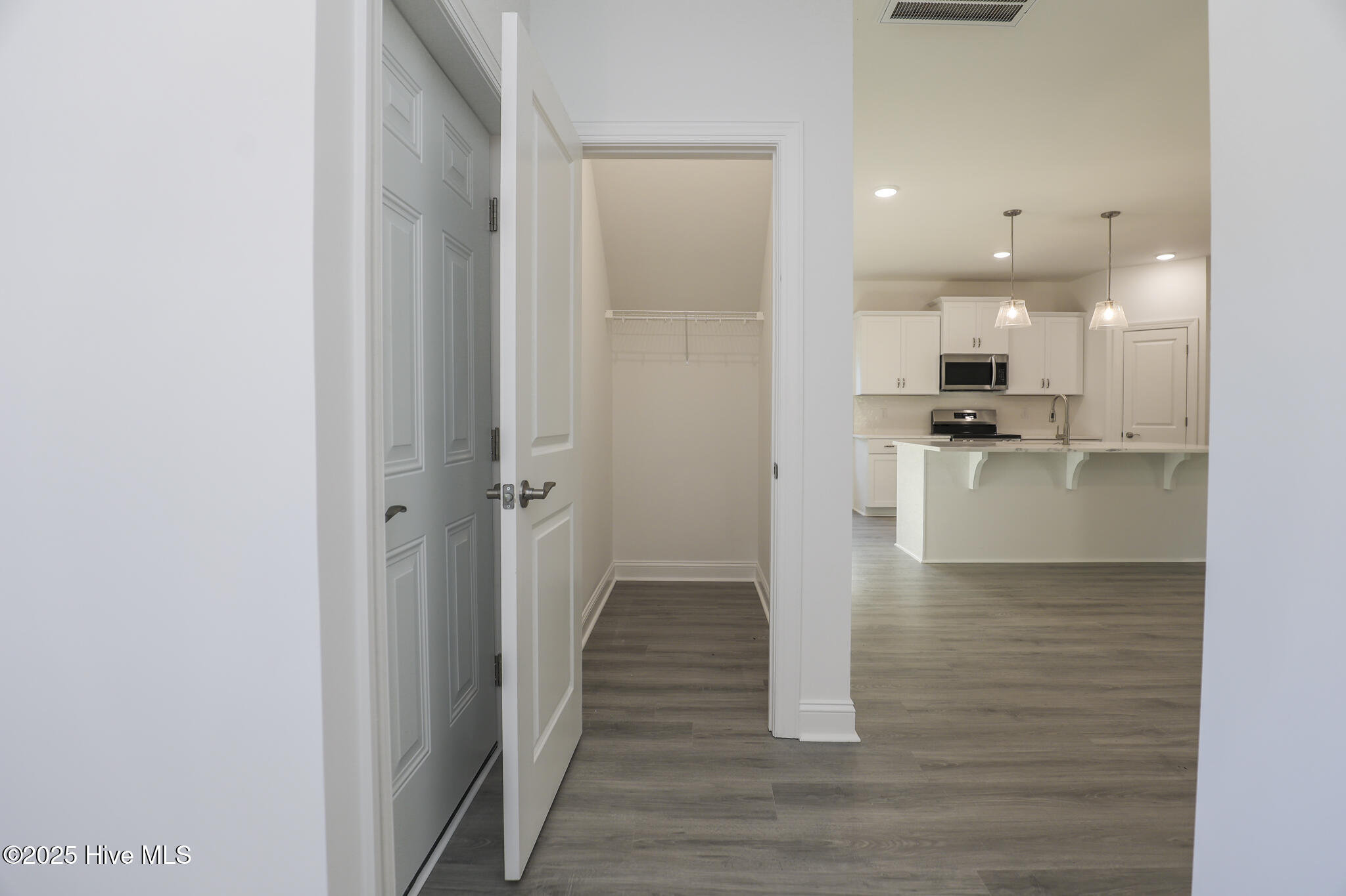 100553822 | Photo 75