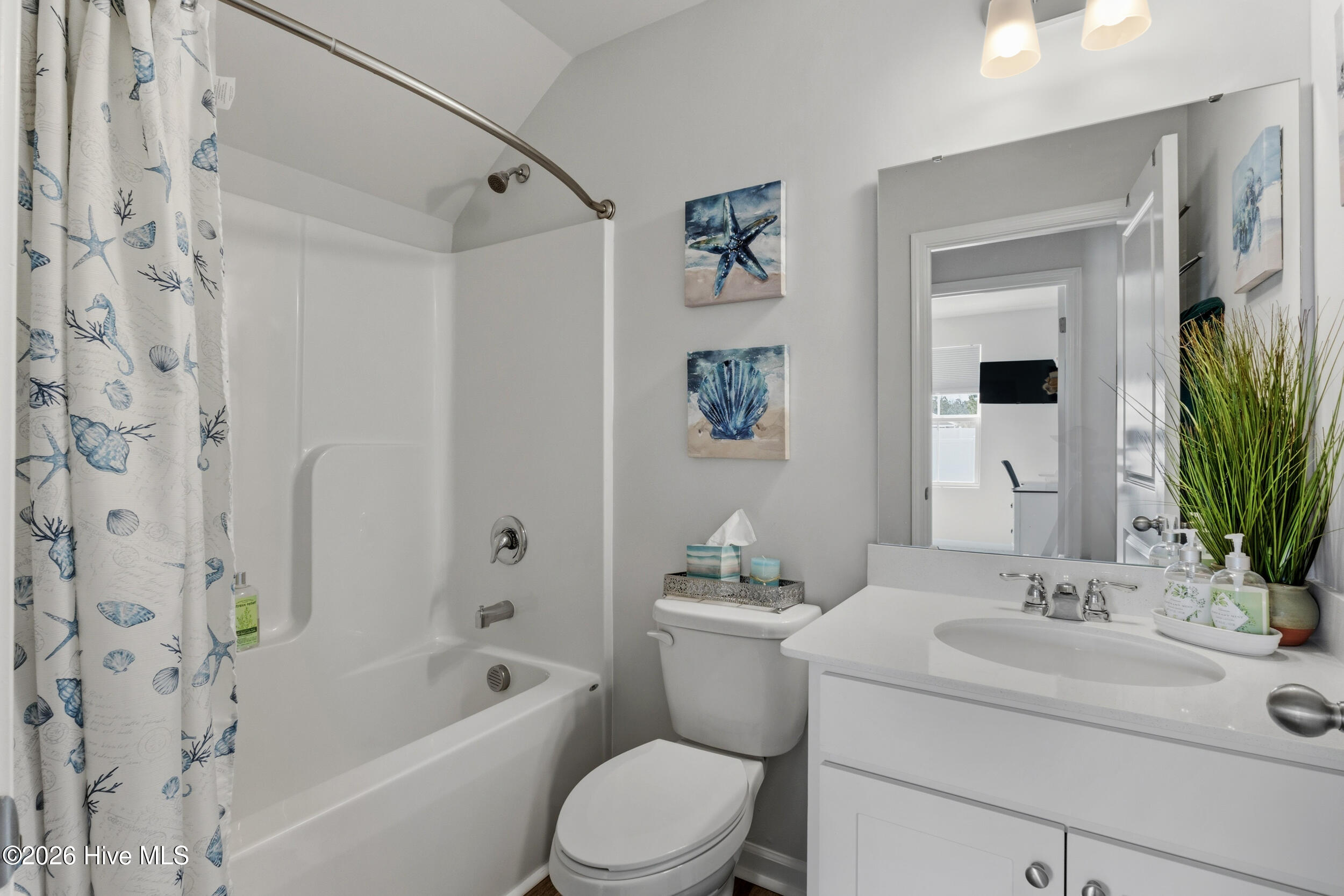 100558128 | Photo 26