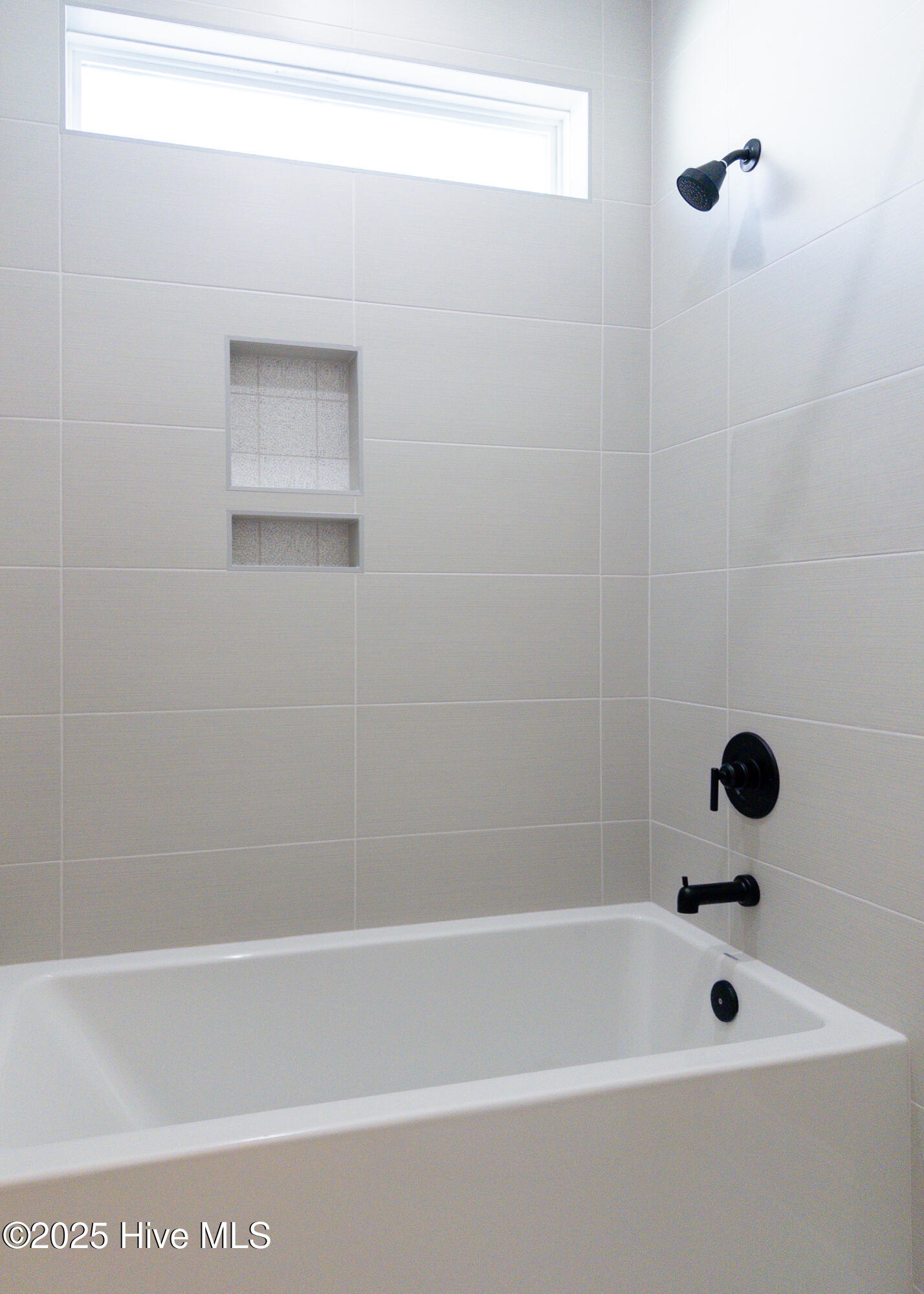 100537185 | Photo 34