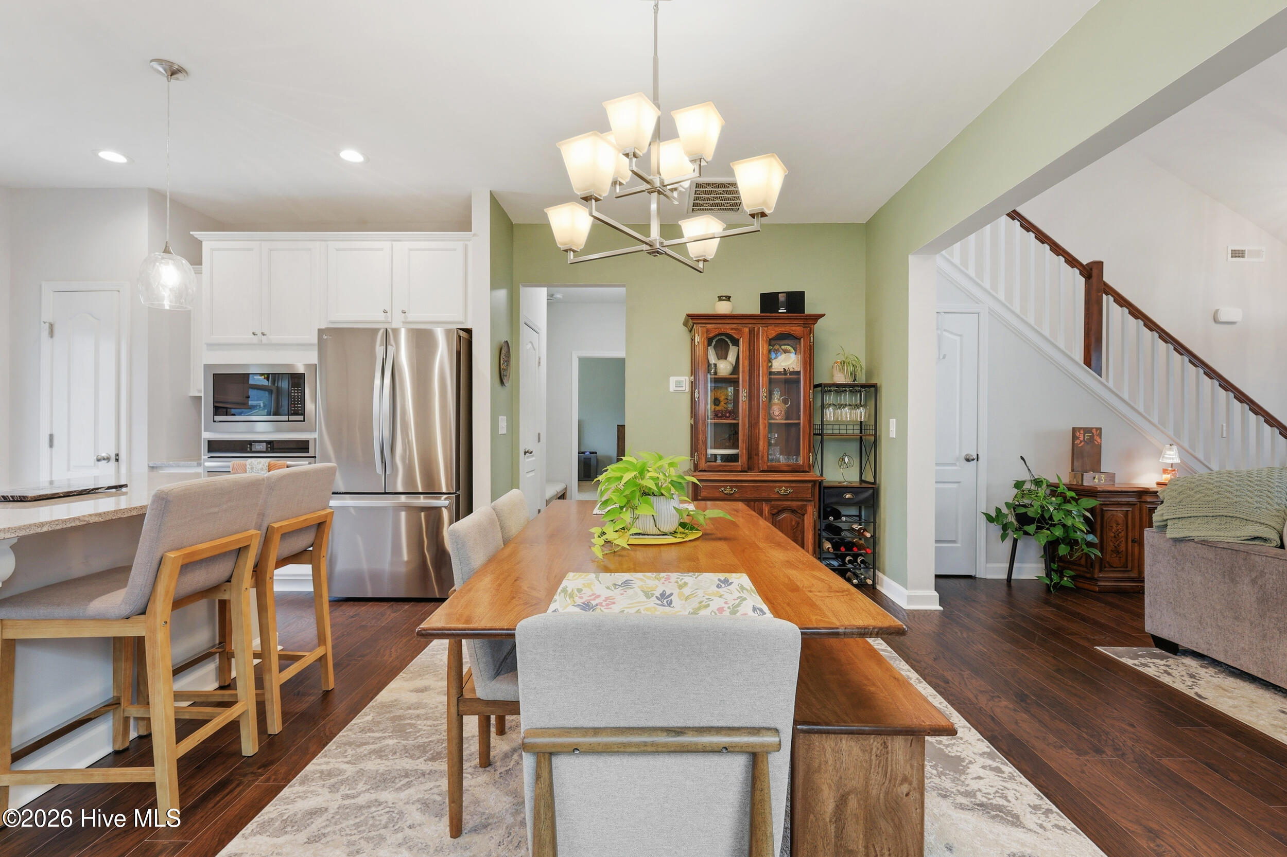 100565855 | Photo 12