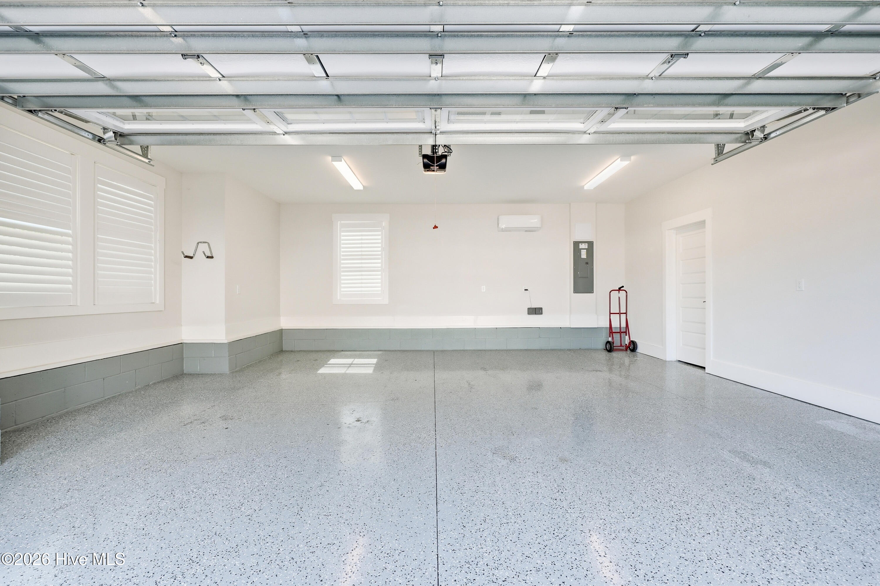 100564440 | Photo 28