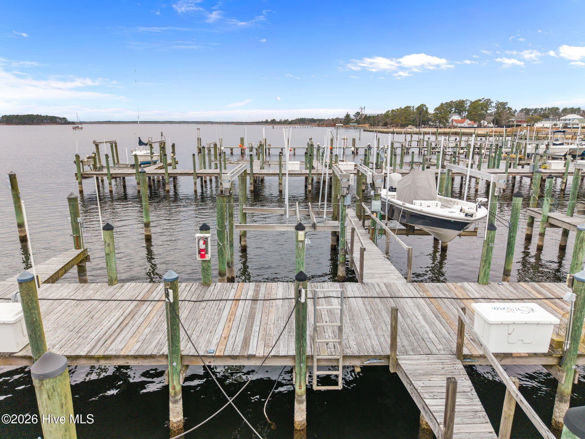 Deeded slip with 10,000 pound lift
