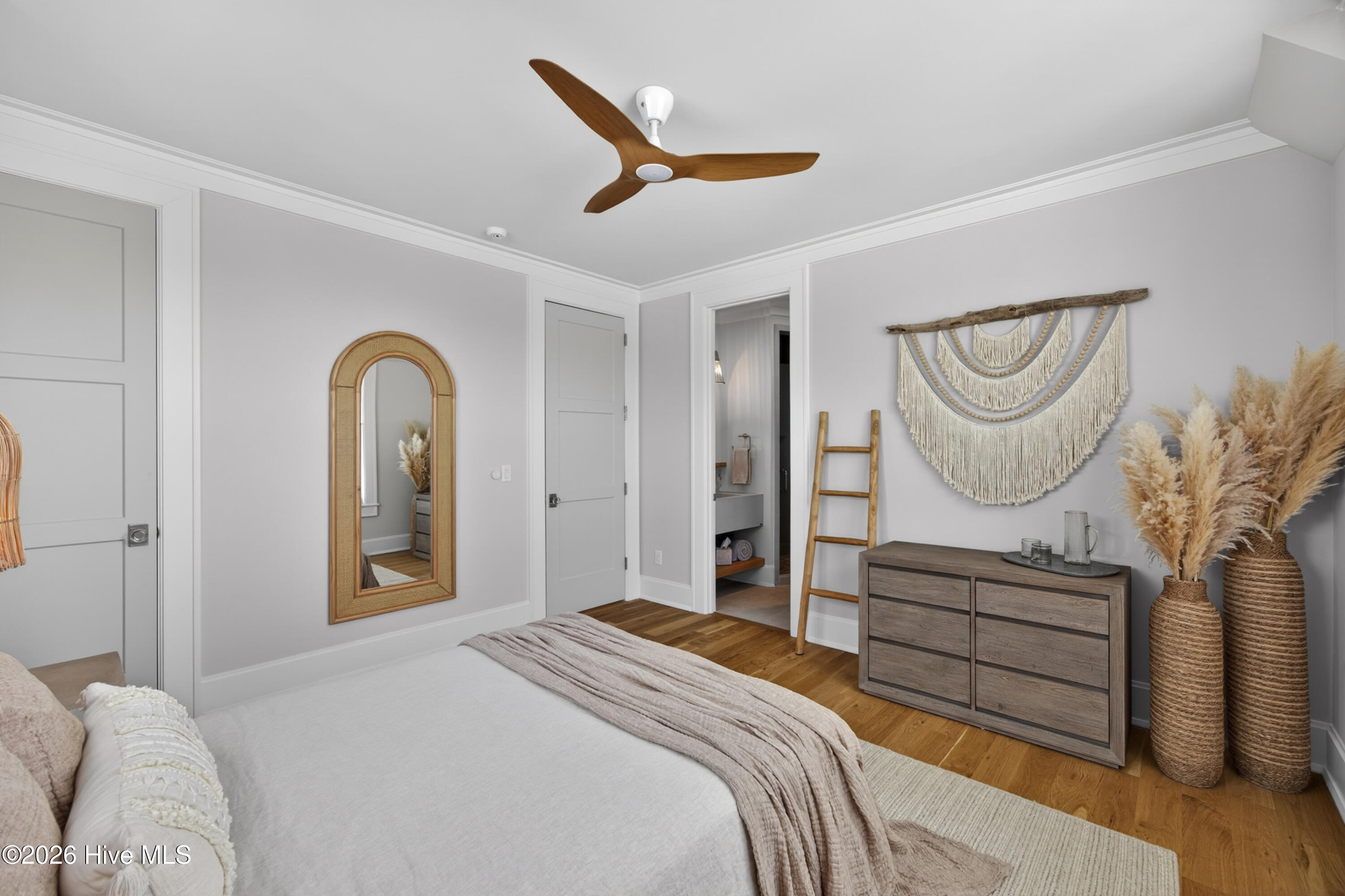 100566186 | Photo 49