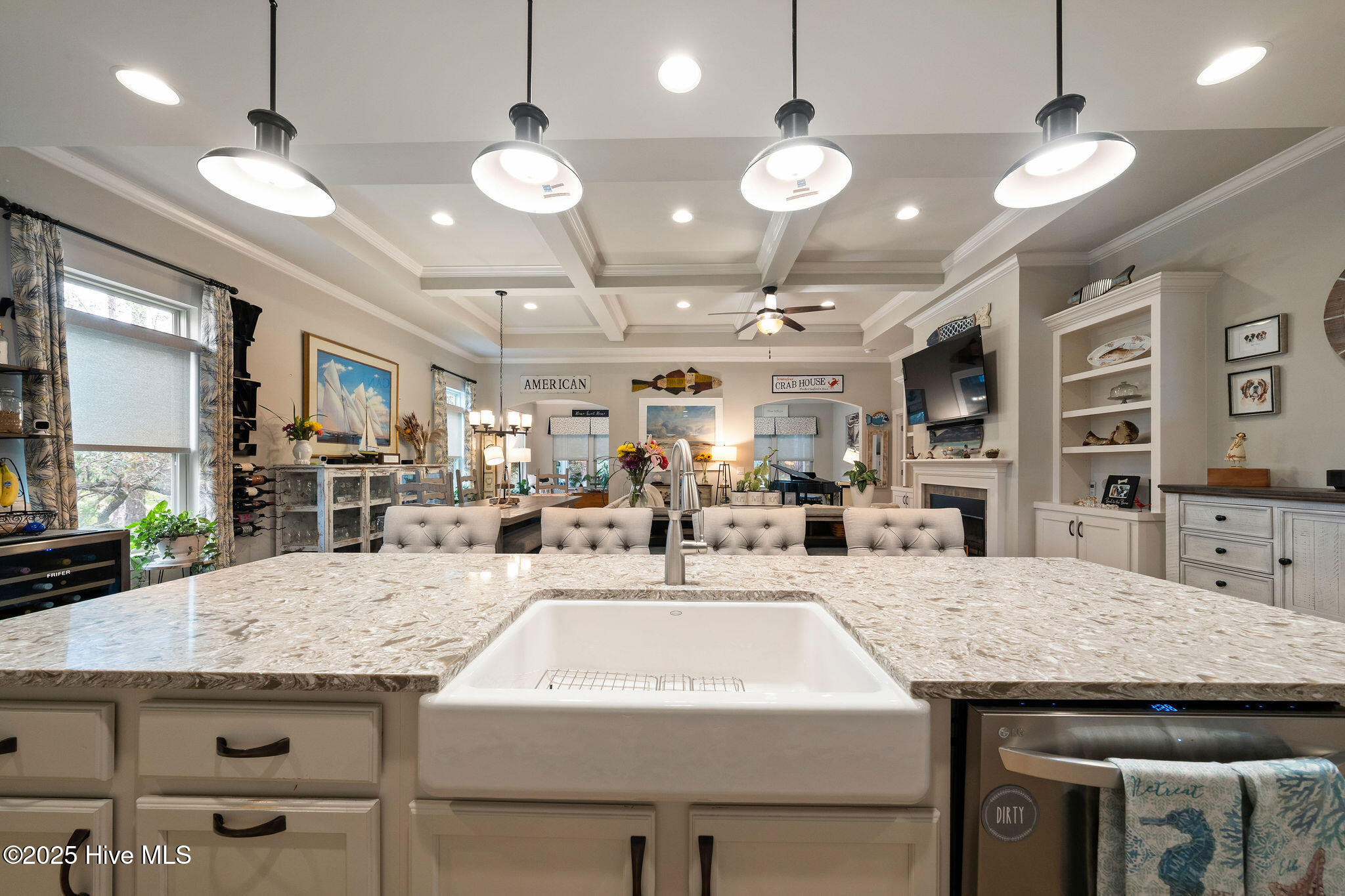 100529341 | Photo 21