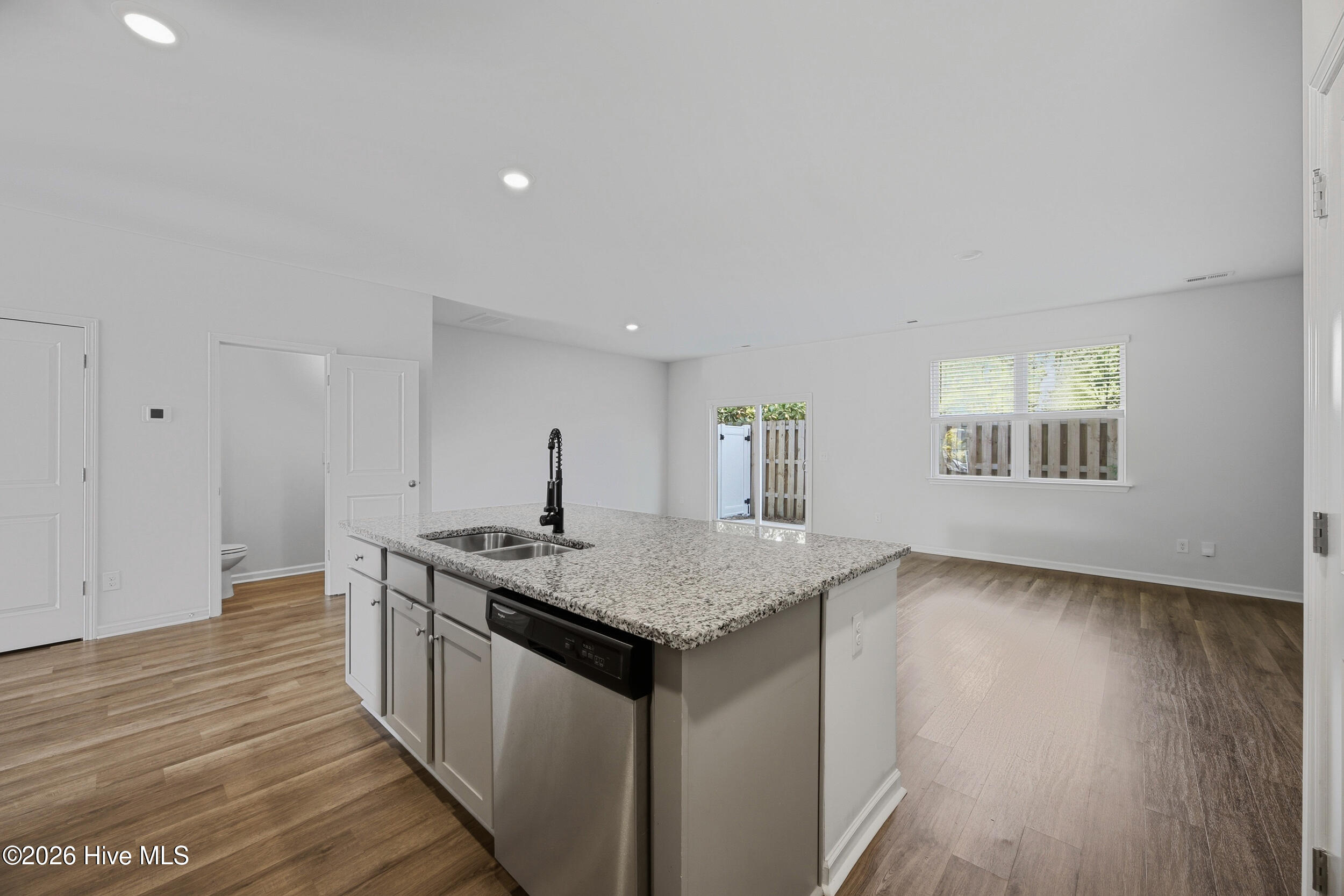 100566602 | Photo 10