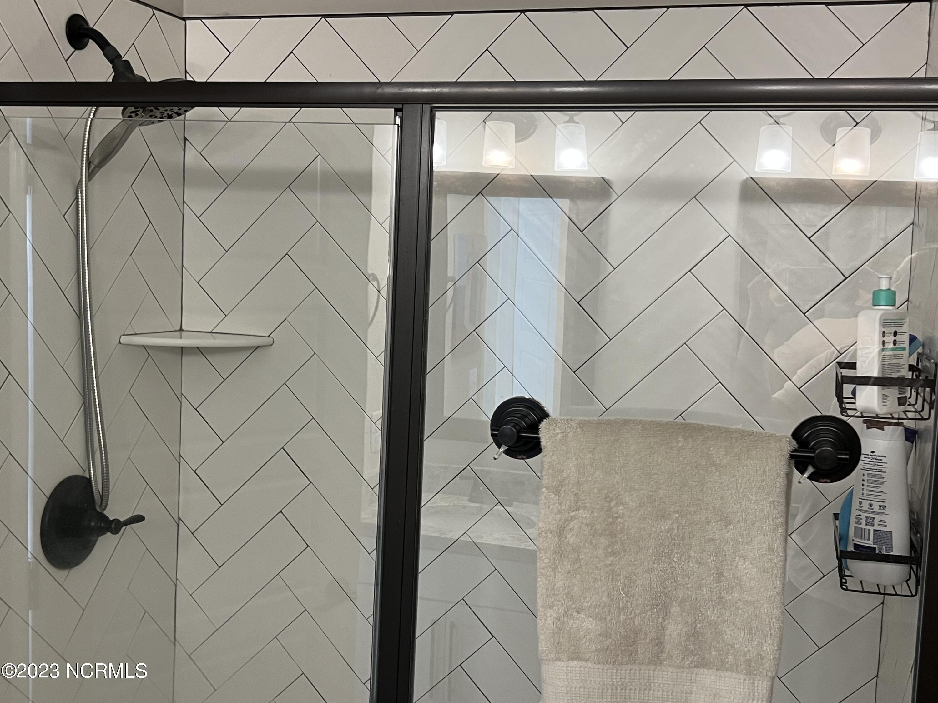 8B19BD70-1AB3-462C-8D8E-0E0F25C6A282