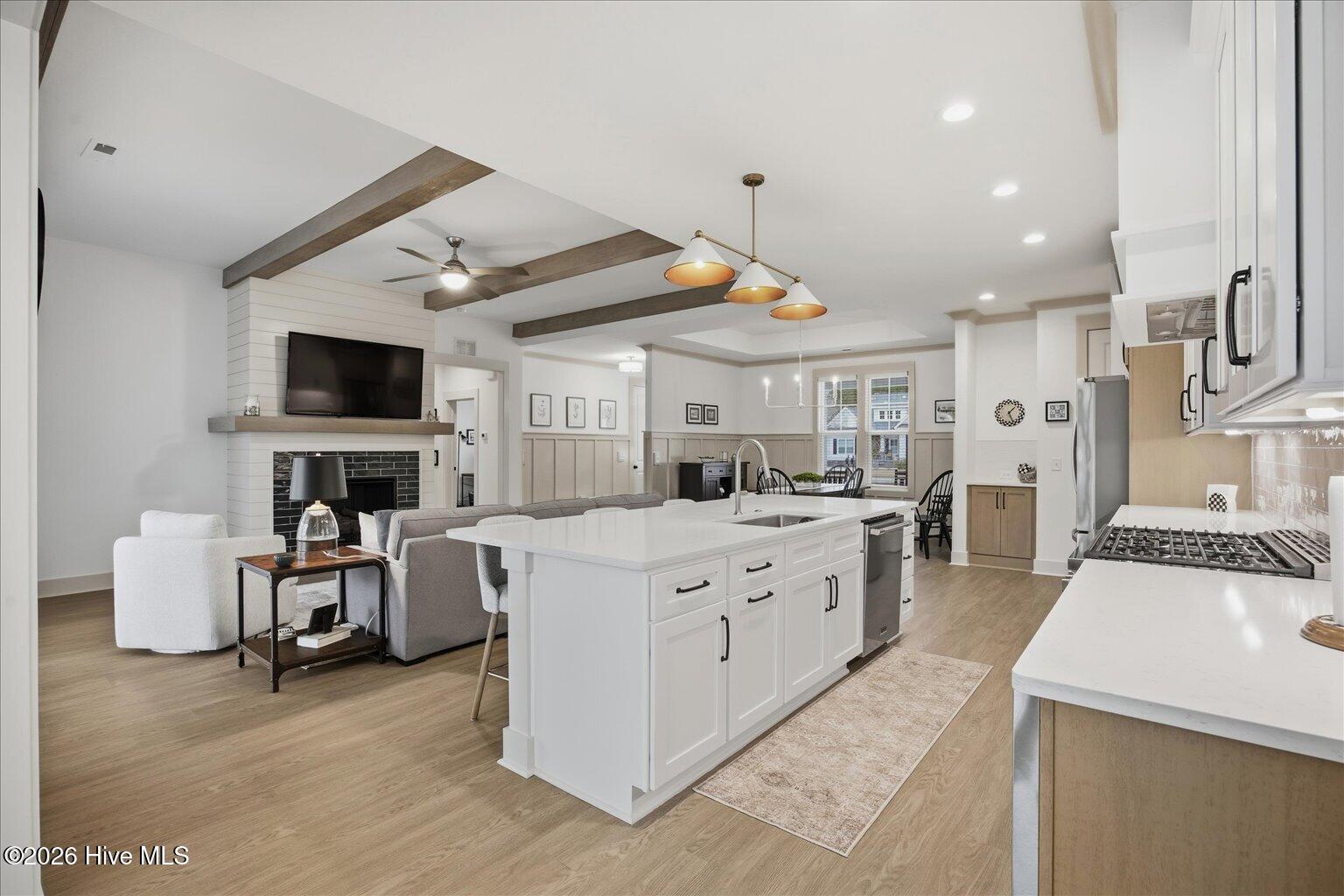 100562705 | Photo 26