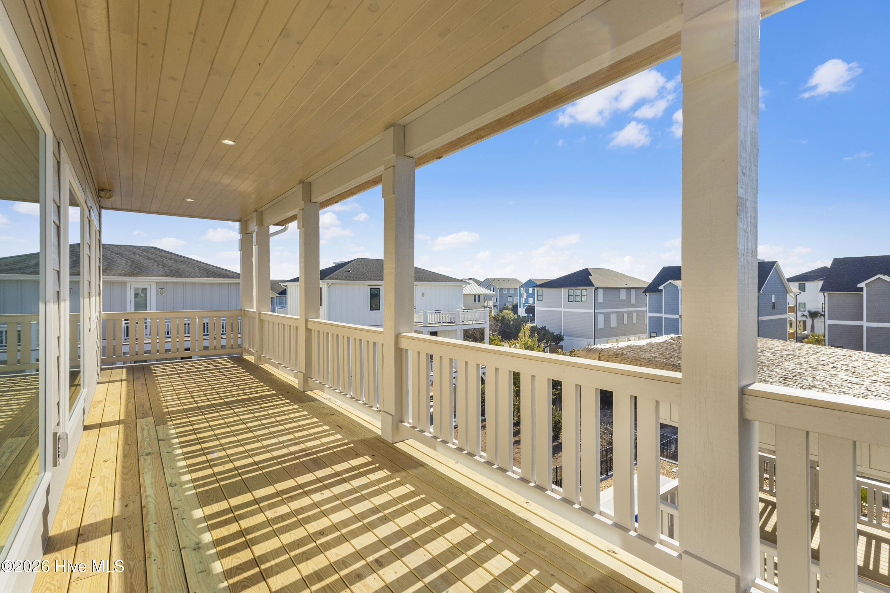 100551953 | Photo 64