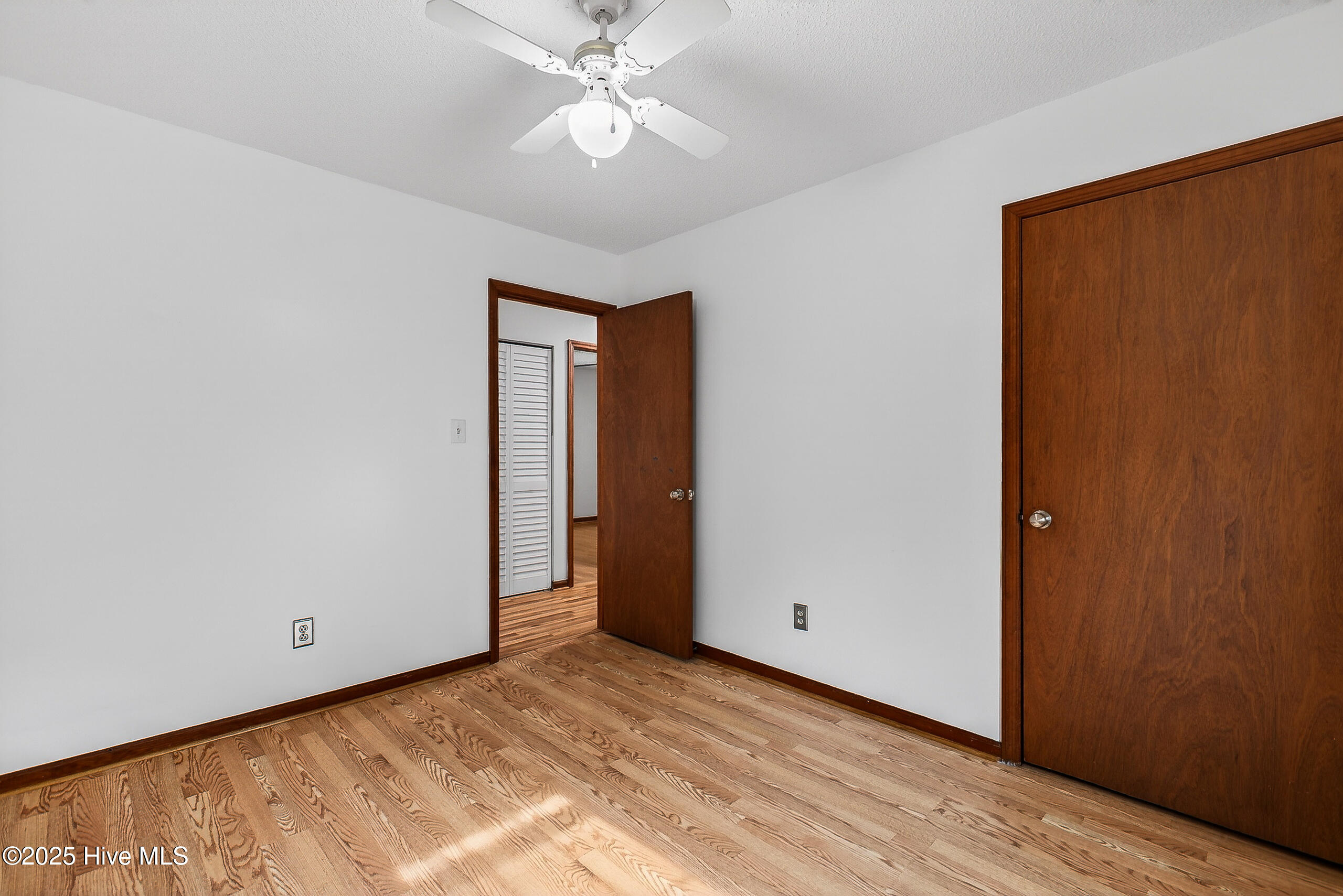 100545266 | Photo 23