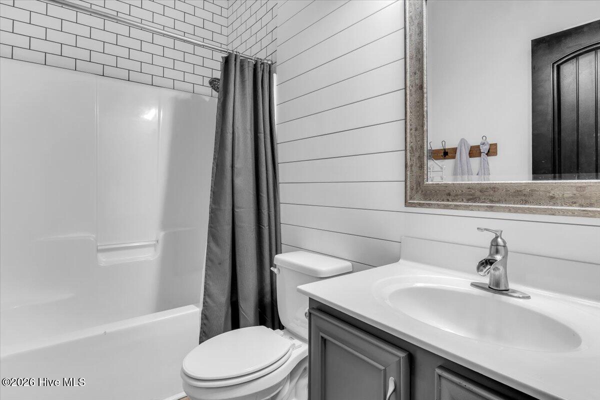 100570228 | Photo 21