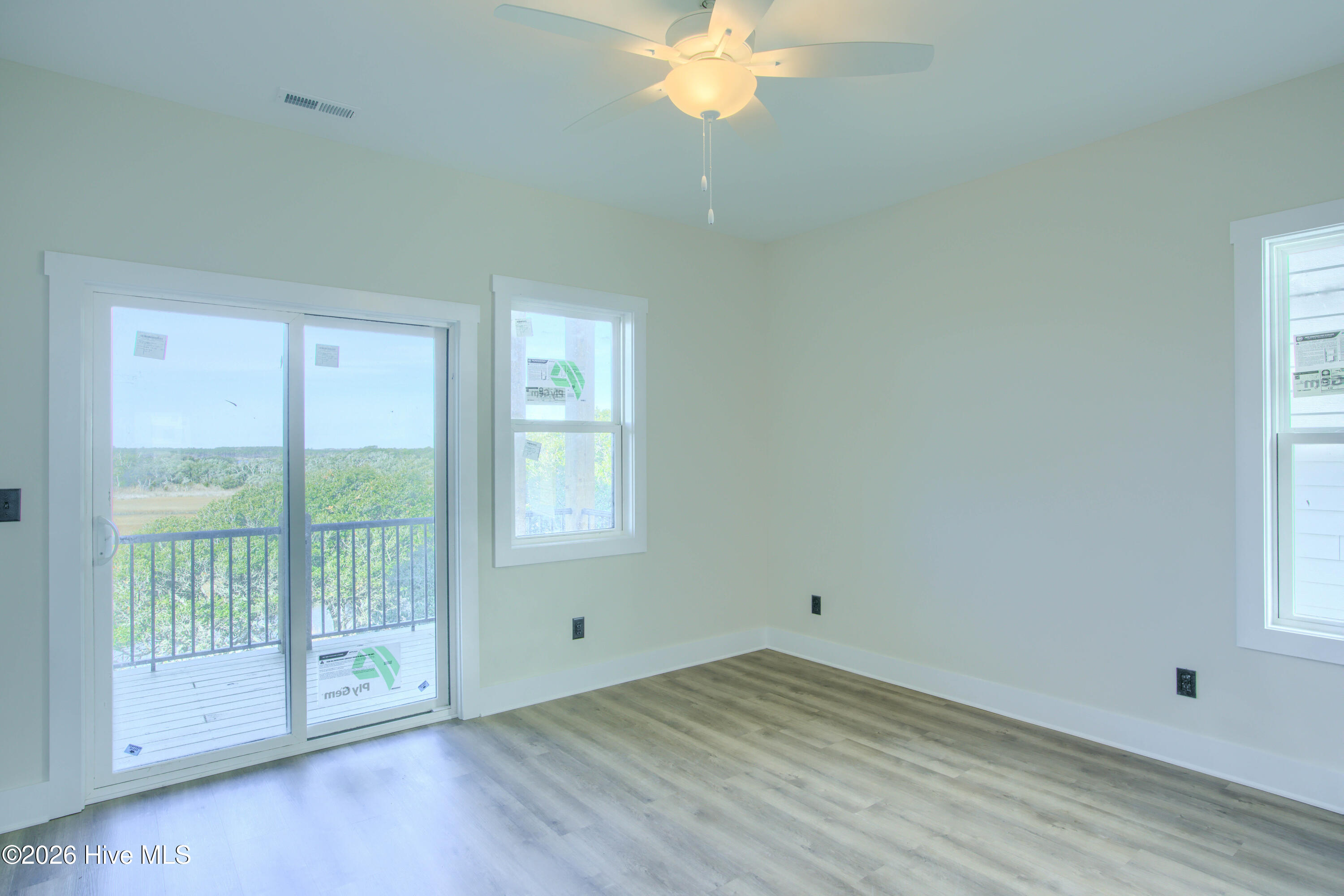 100552257 | Photo 21