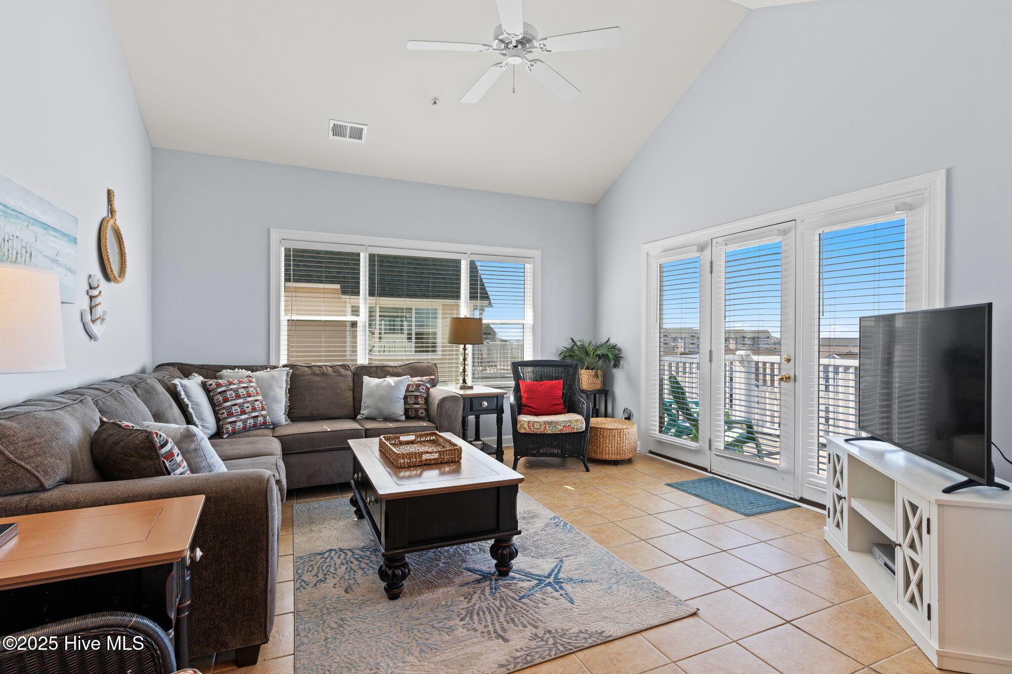 100536833 | Photo 28