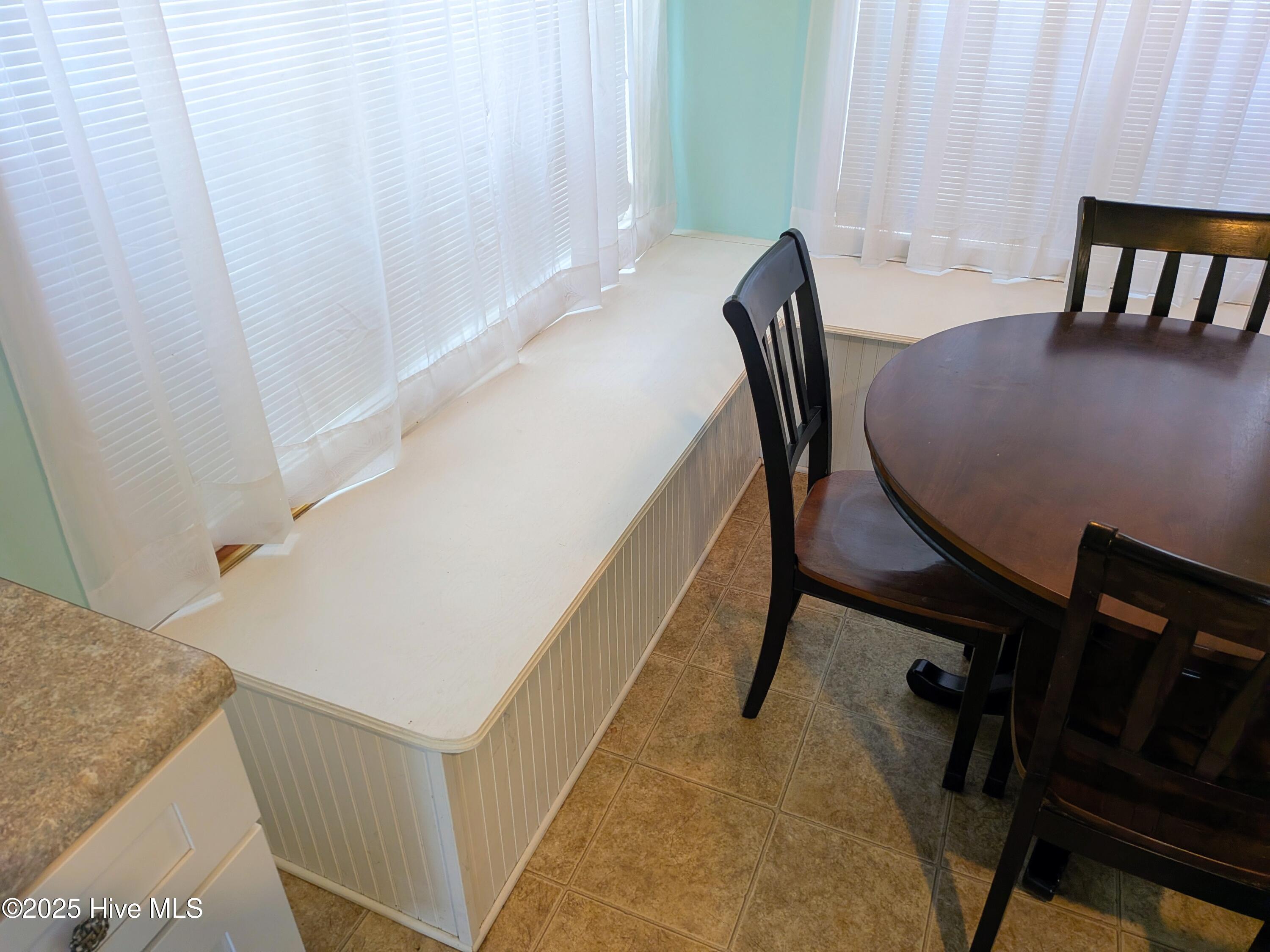 100540350 | Photo 10