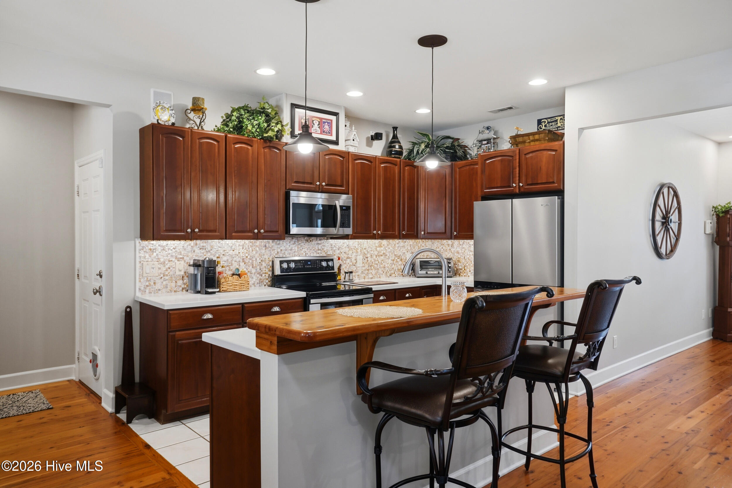 100563300 | Photo 16