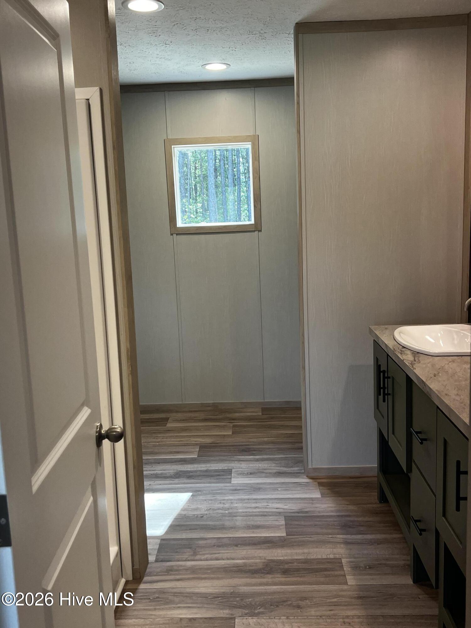 100570428 | Photo 10