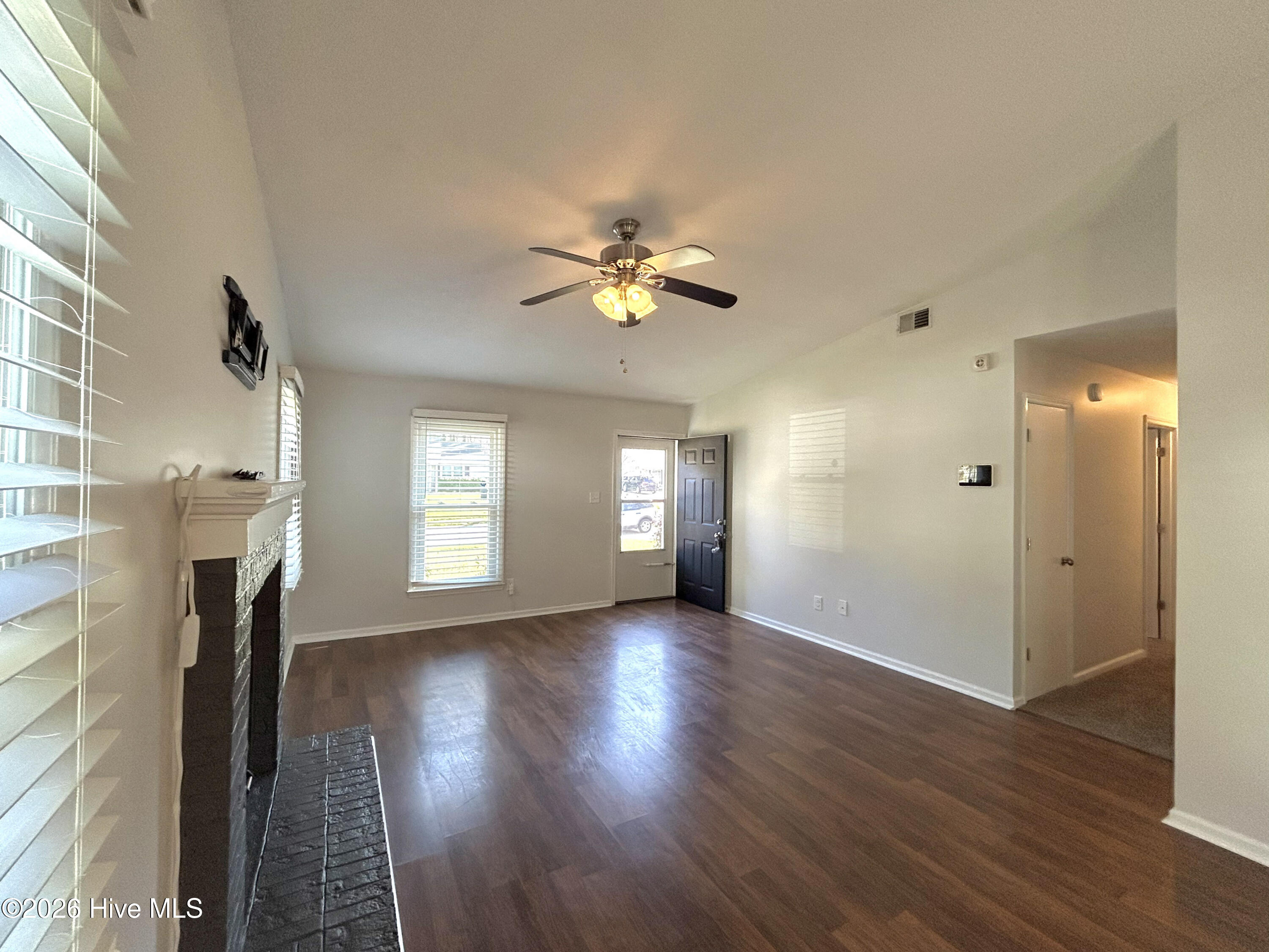 100563583 | Photo 11