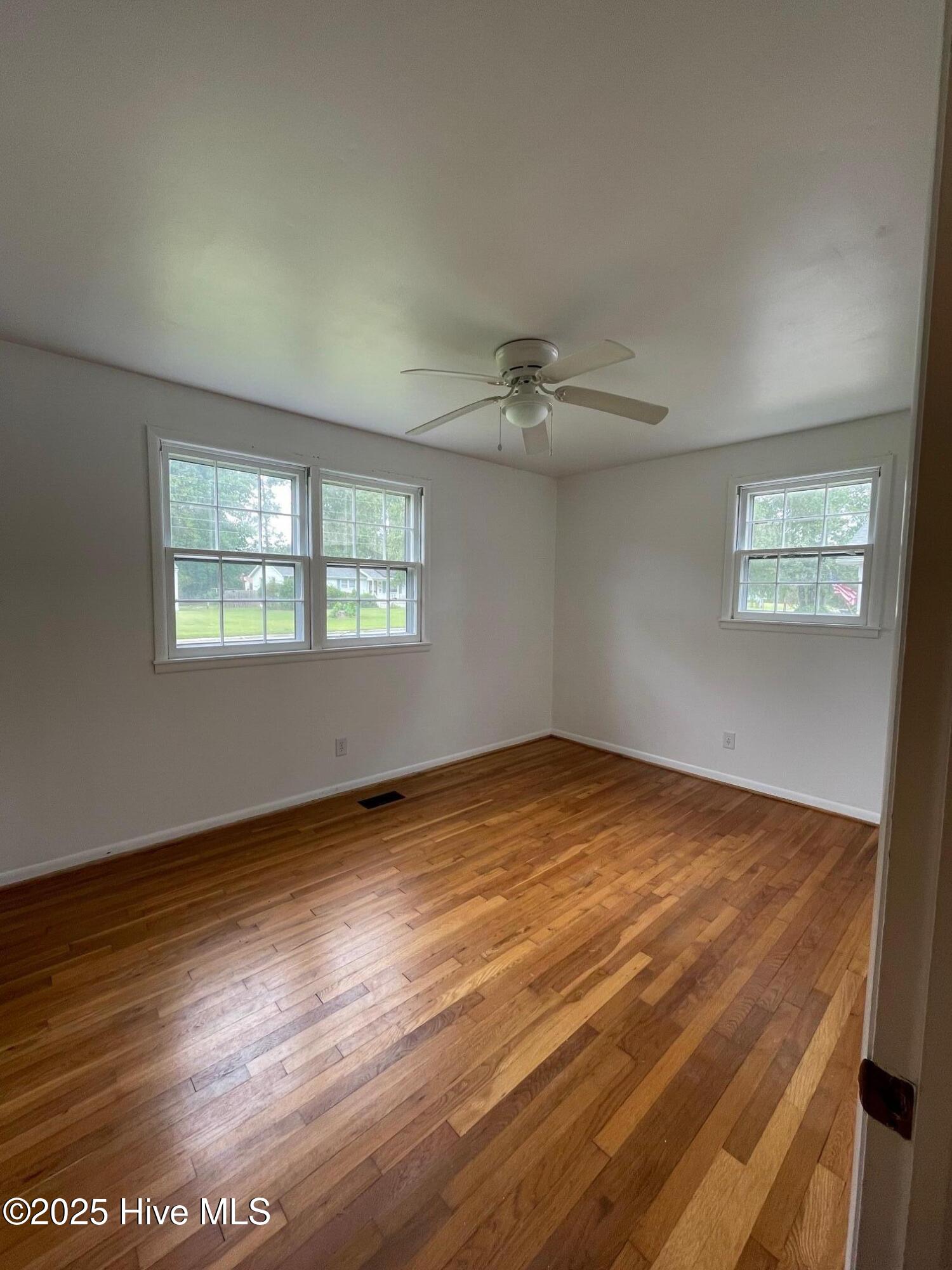 100520937 | Photo 14