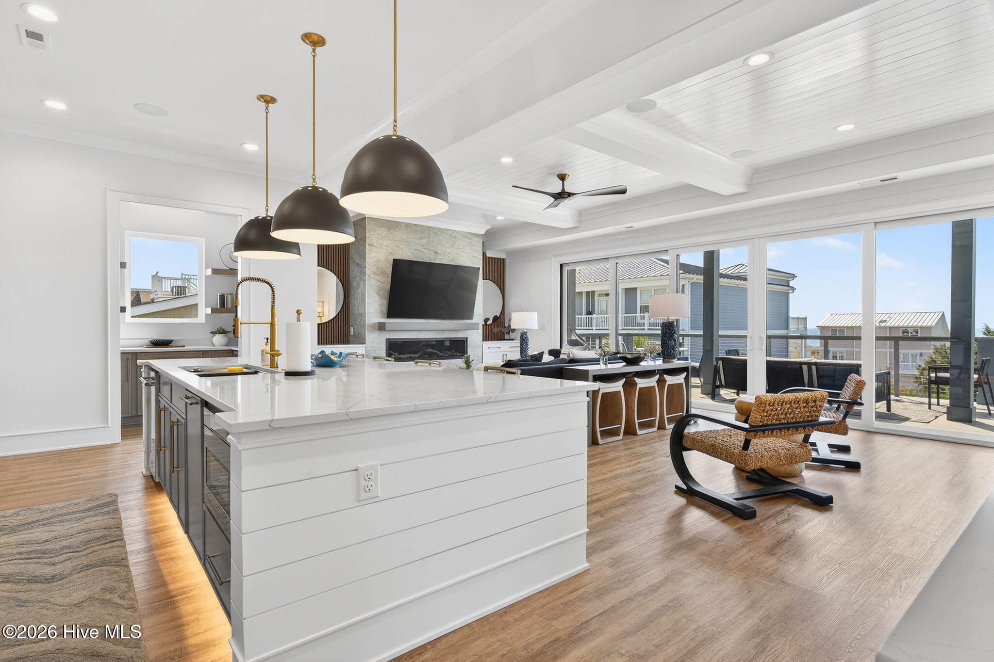 100565153 | Photo 19