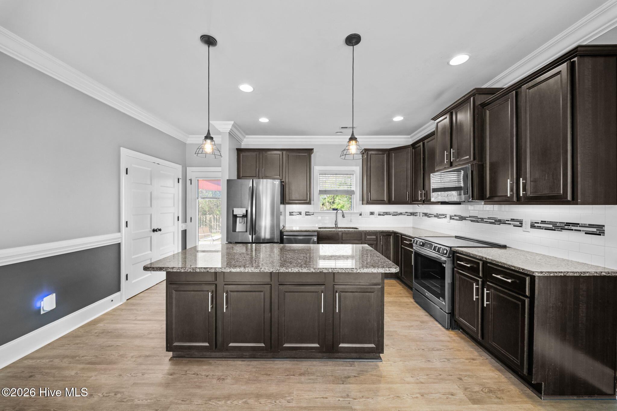 100565023 | Photo 13