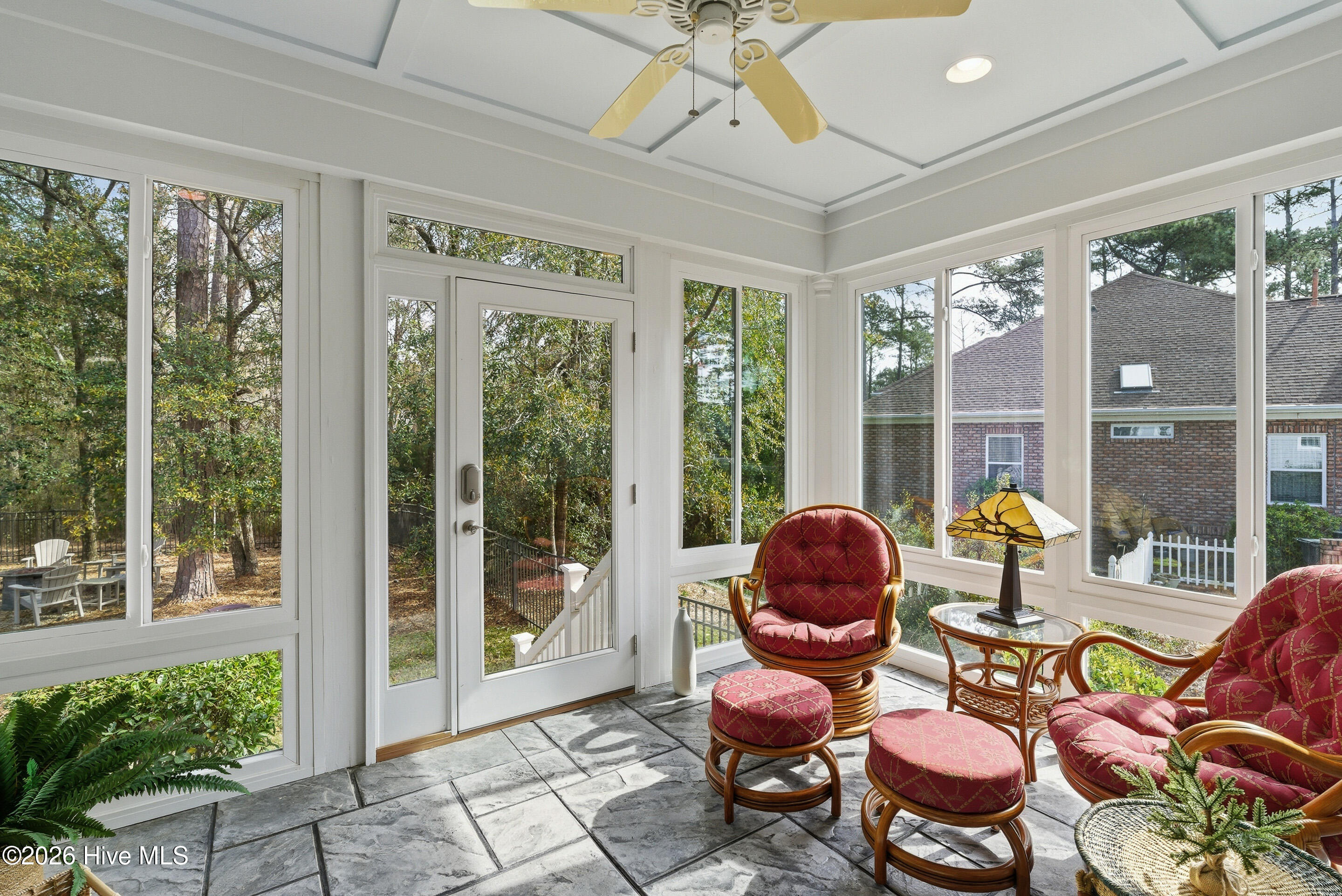 100563976 | Photo 24