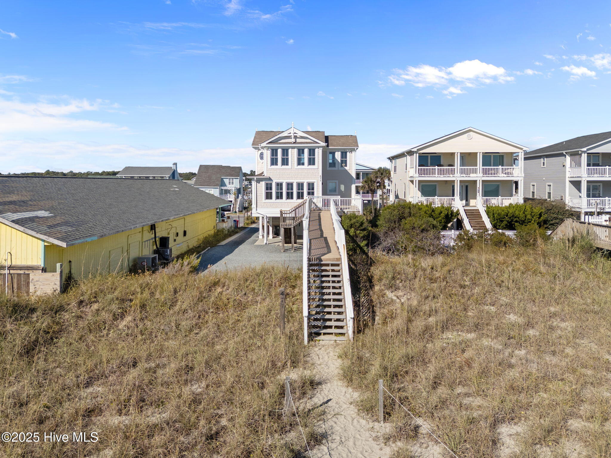 100539989 | Photo 50