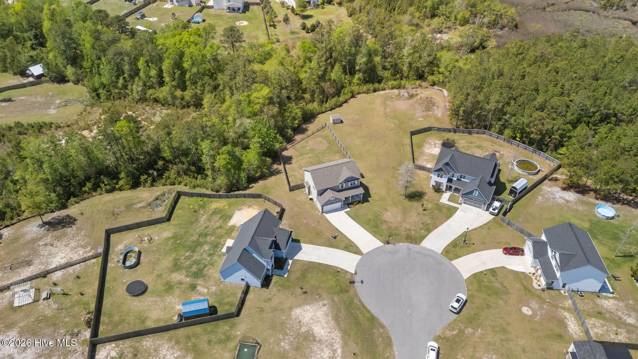 100568670 | Photo 43