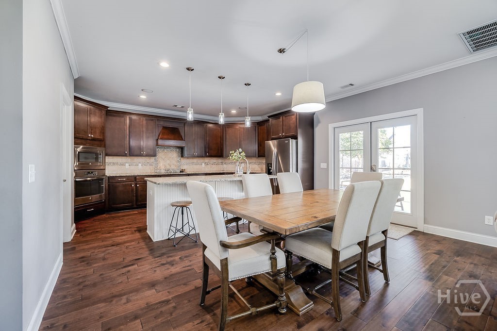breakfast area into kitchen