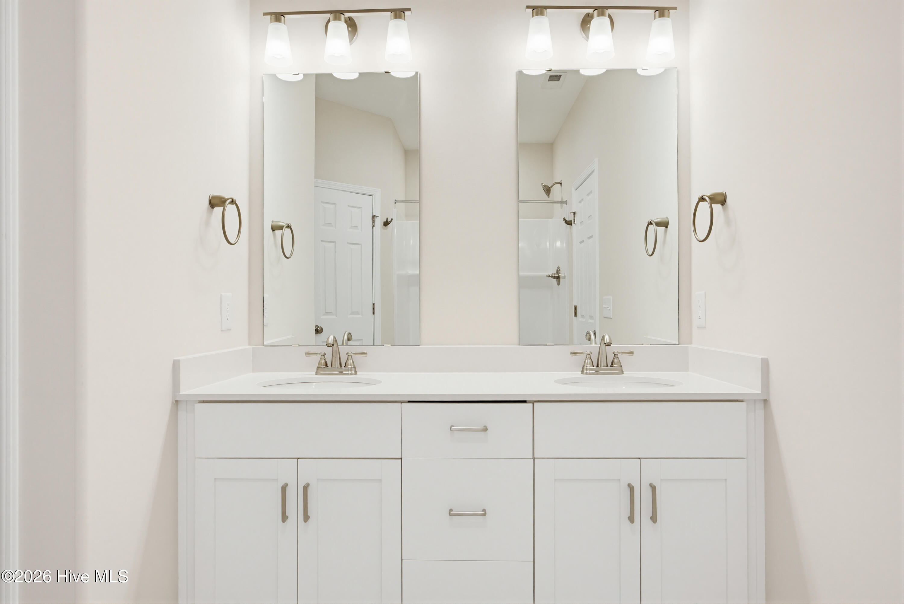 100567262 | Photo 15