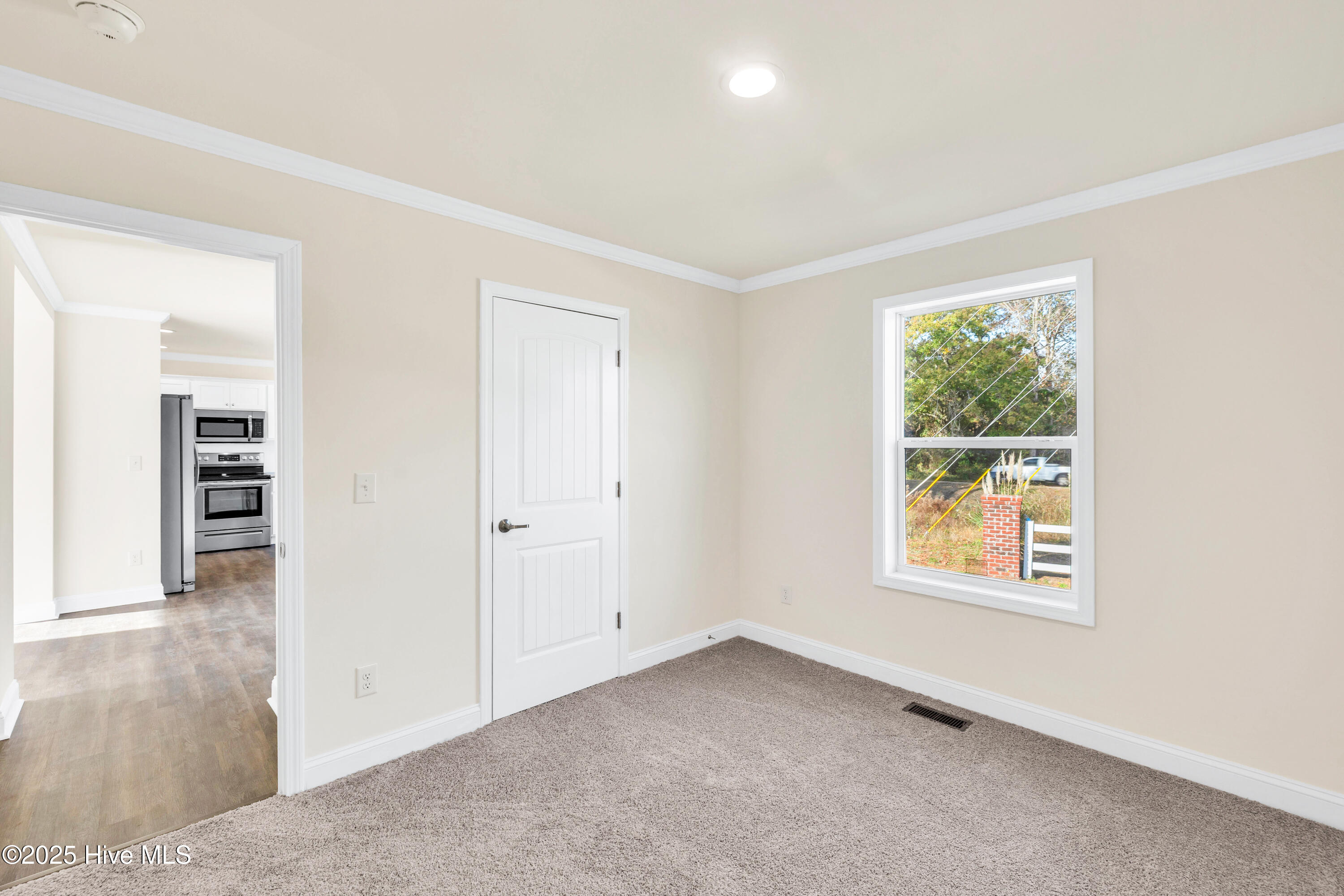 100543416 | Photo 15