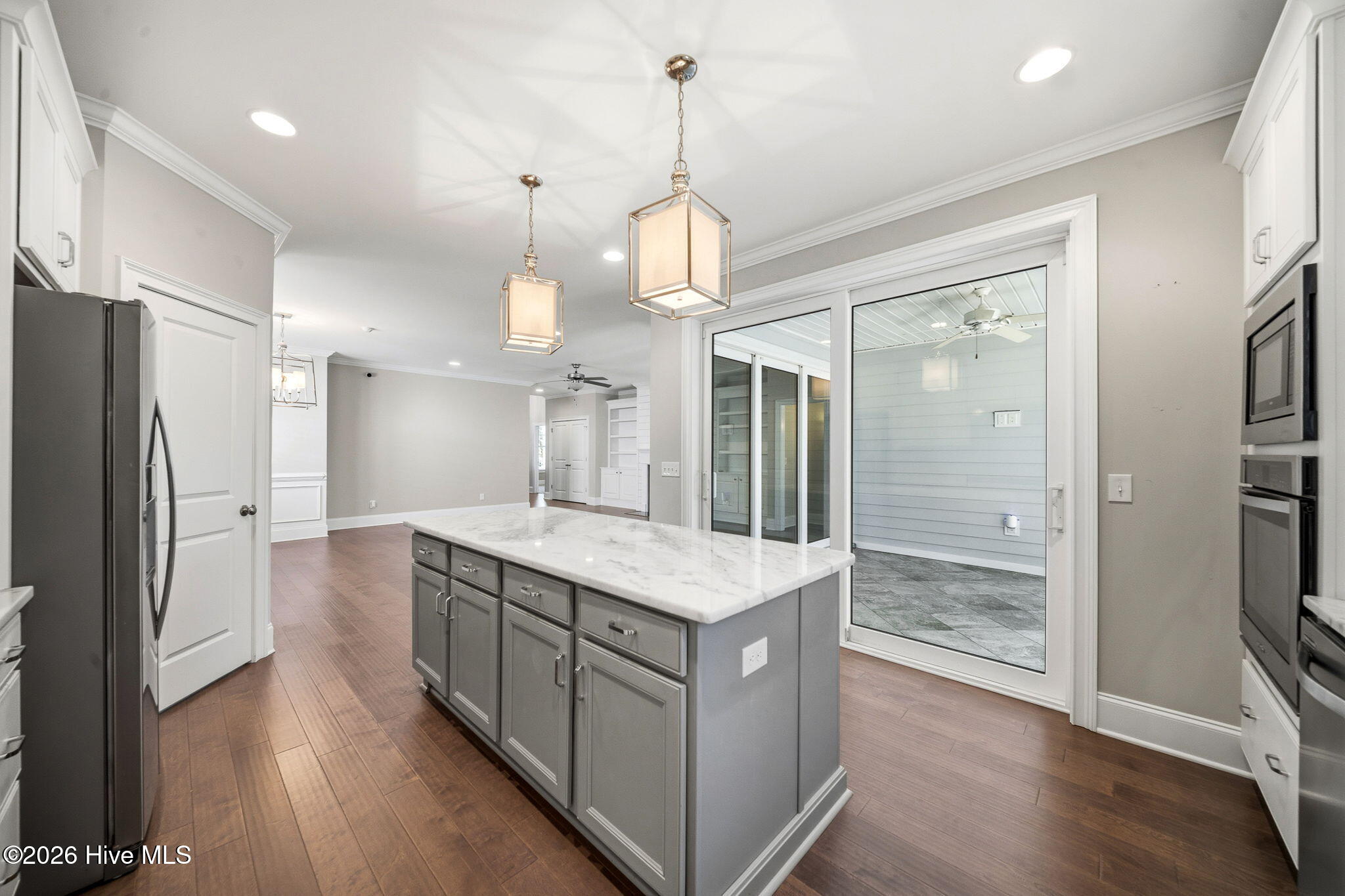 100567519 | Photo 20