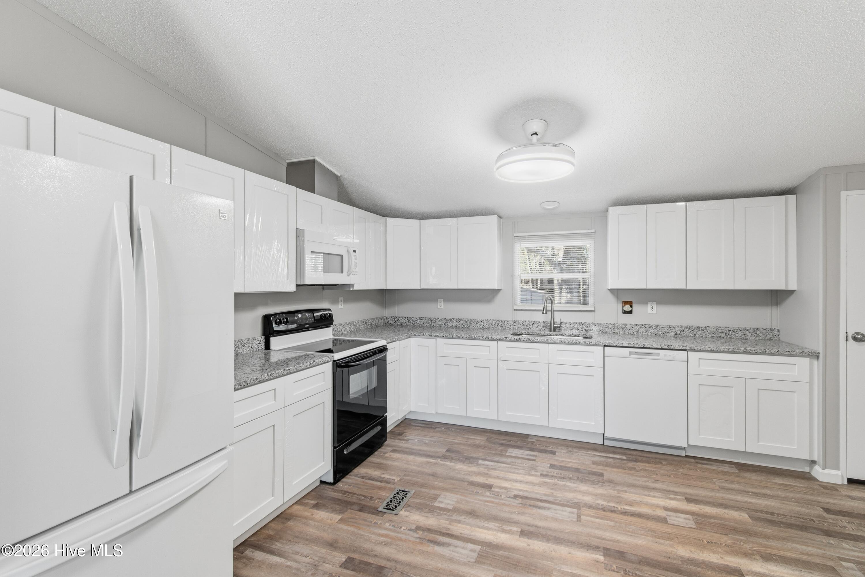 100549148 | Photo 11